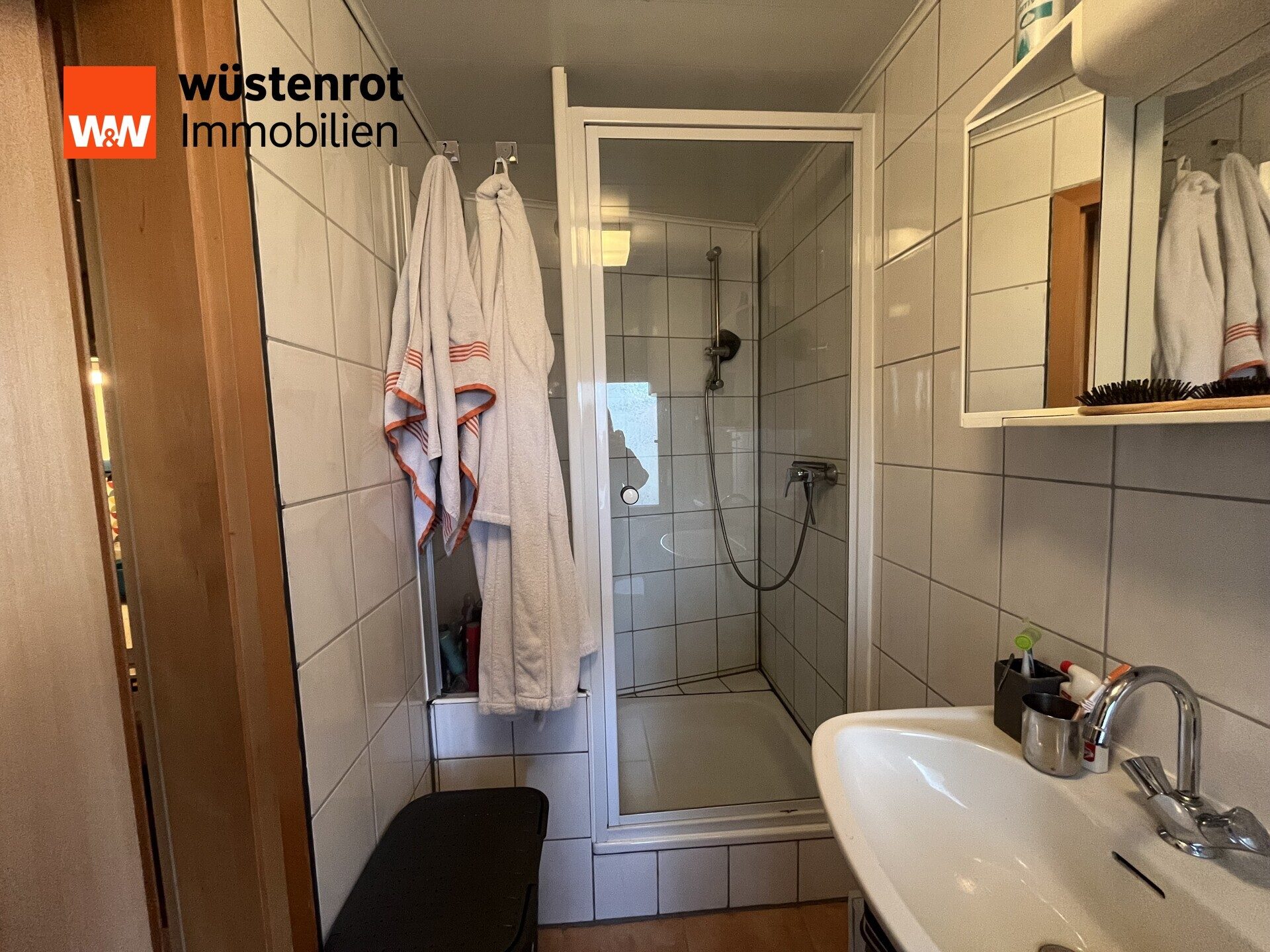 Immobilienangebot - Nierstein - Alle - Gepflegtes Einfamilienhaus mit Innenhof & Balkon