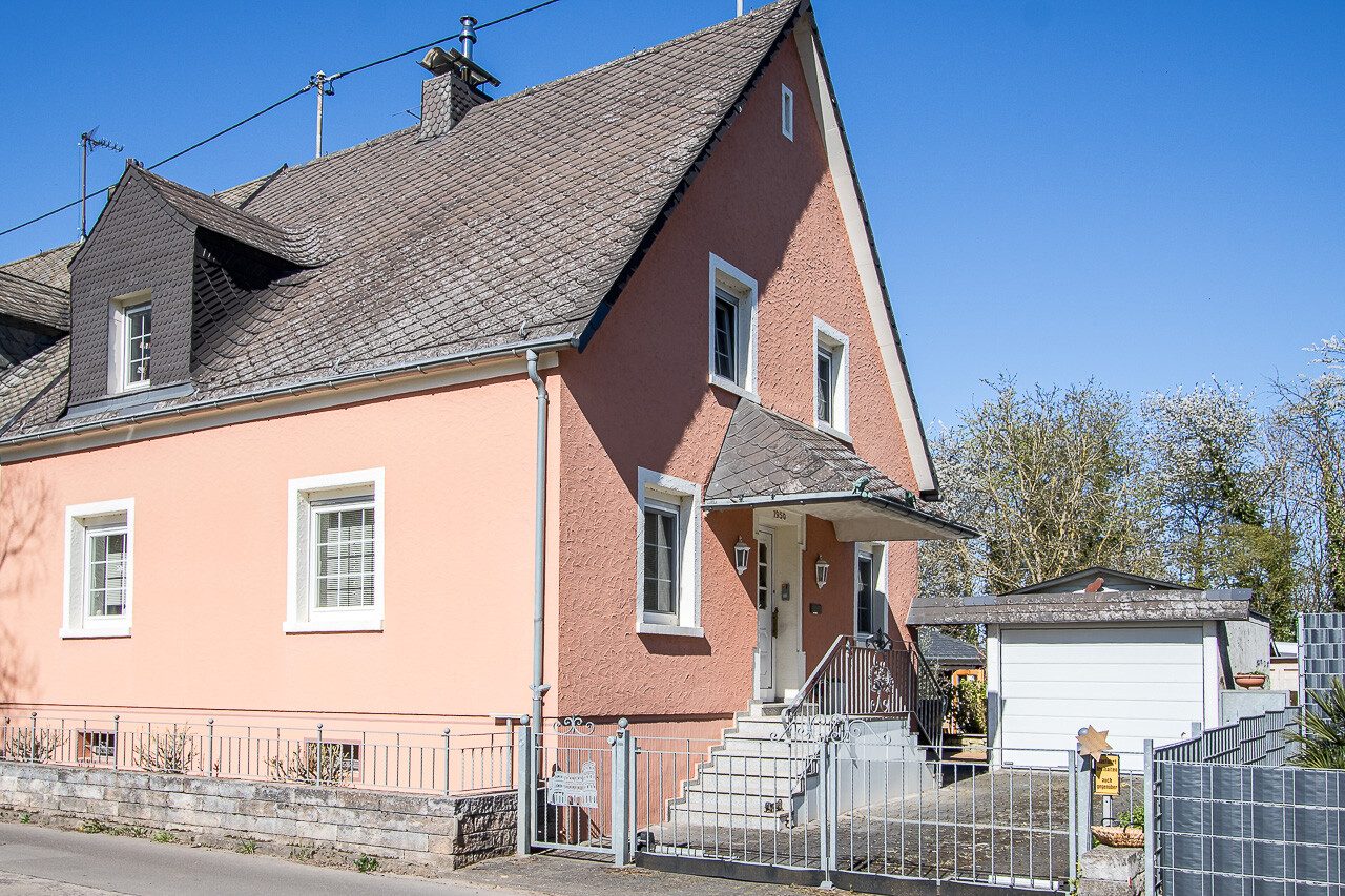 Immobilienangebot - Trier / Zewen - Alle - Doppelhaushälfte mit Wintergarten, Gaskamin, Garage und liebevoll gestaltetem Garten