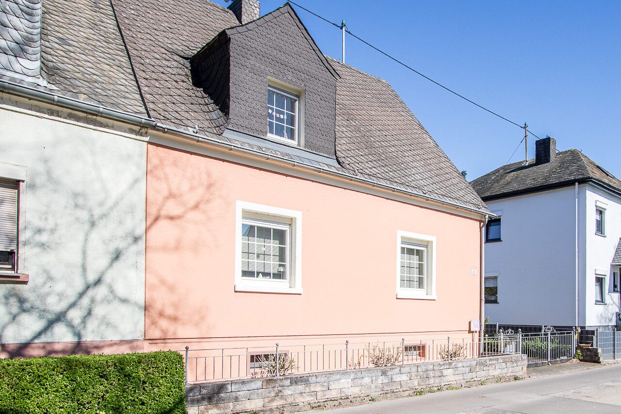 Immobilienangebot - Trier / Zewen - Alle - Doppelhaushälfte mit Wintergarten, Gaskamin, Garage und liebevoll gestaltetem Garten
