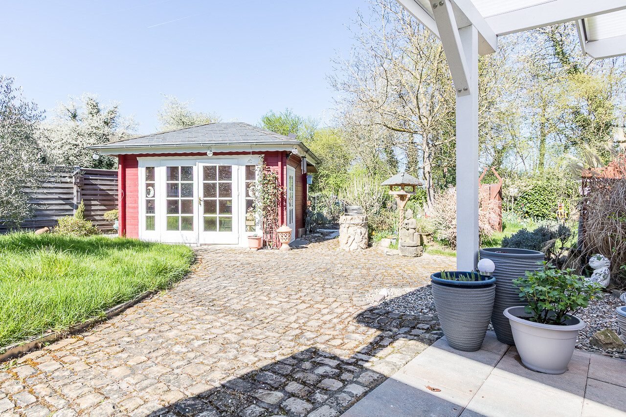 Immobilienangebot - Trier / Zewen - Alle - Doppelhaushälfte mit Wintergarten, Gaskamin, Garage und liebevoll gestaltetem Garten