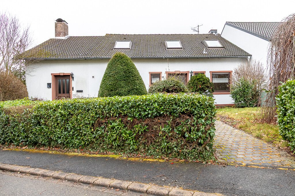 Immobilienangebot - Gusterath - Alle - Großzügiges Wohnhaus mit Einliegerwohnung, Wintergarten und Potenzial für bis zu drei Wohneinheiten in Gusterath