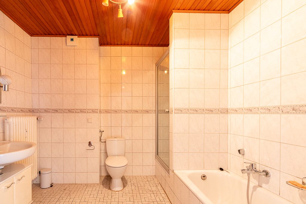 Immobilienangebot - Gusterath - Alle - Großzügiges Wohnhaus mit Einliegerwohnung, Wintergarten und Potenzial für bis zu drei Wohneinheiten in Gusterath