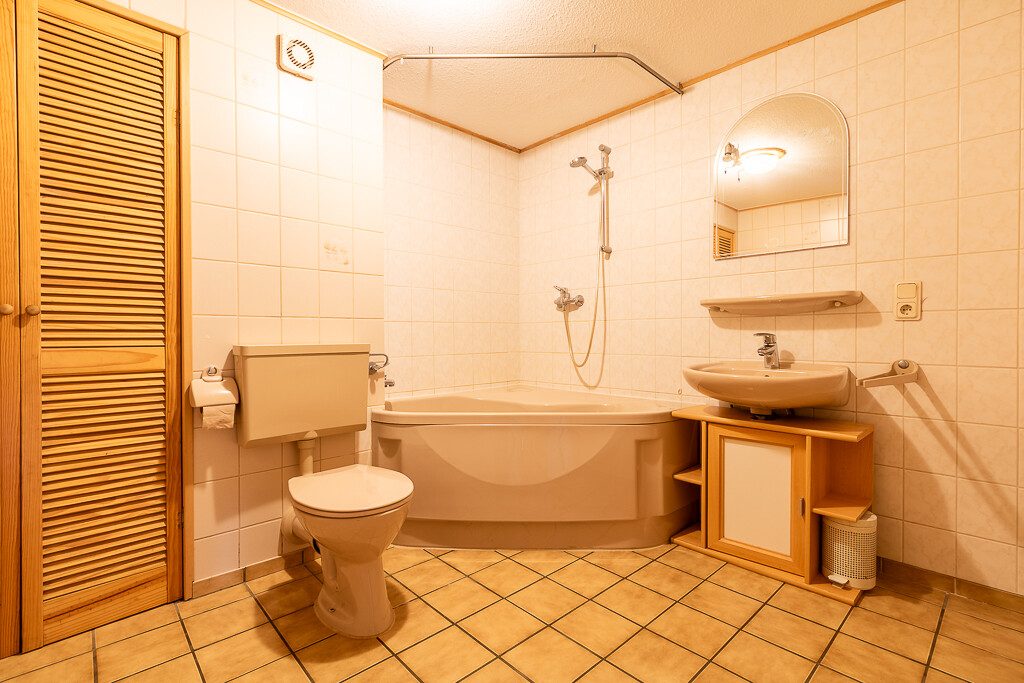 Immobilienangebot - Gusterath - Alle - Großzügiges Wohnhaus mit Einliegerwohnung, Wintergarten und Potenzial für bis zu drei Wohneinheiten in Gusterath