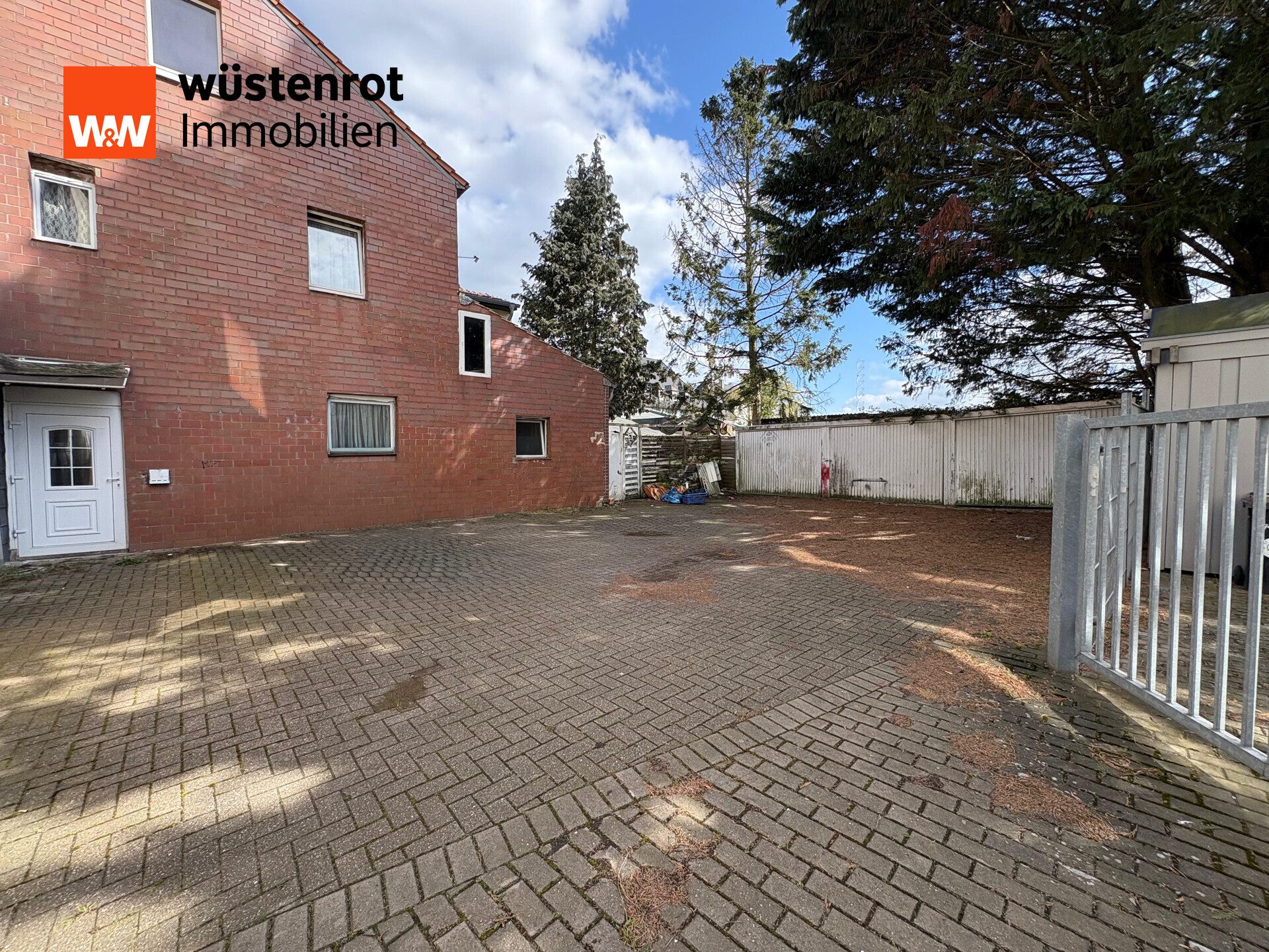 Immobilienangebot - Bad Oeynhausen - Alle - Sanierungsobjekt mit Seltenheitswert: Mehrfamilienhaus zum außergewöhnlich niedrigen Preis