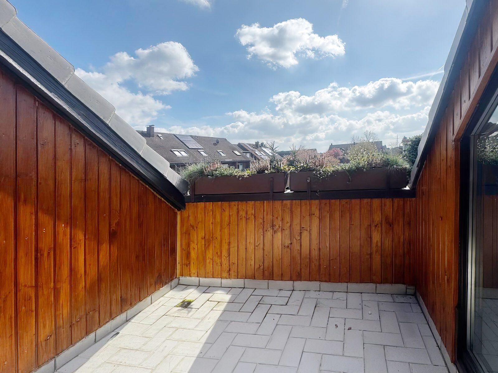 Immobilienangebot - Dormagen - Alle - Charmante 2-Zimmer-Dachgeschosswohnung mit Loggia und ausgebautem Spitzboden in ruhiger Lage