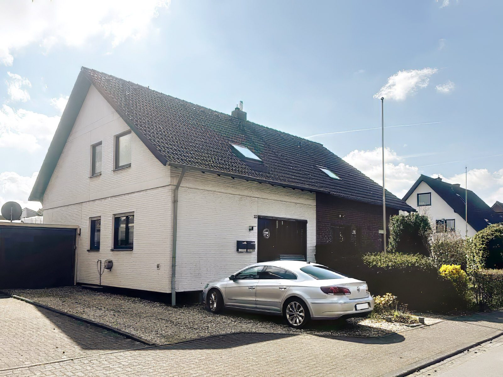 Immobilienangebot - Dormagen - Alle - Charmante 2-Zimmer-Dachgeschosswohnung mit Loggia und ausgebautem Spitzboden in ruhiger Lage