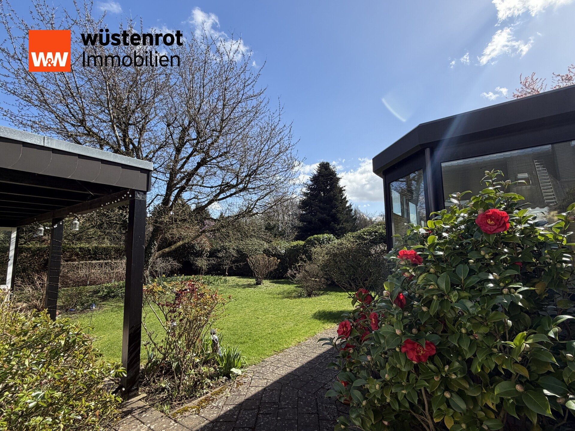 Immobilienangebot - Minden - Alle - Idyllisches Einfamilienhaus mit Wintergarten und gepflegtem, großem Garten mit zwei Terrassen