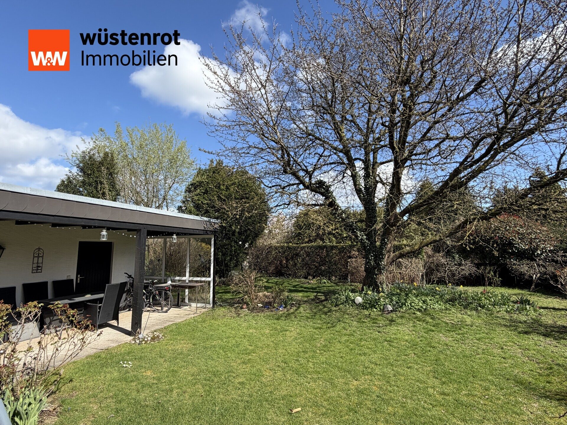 Immobilienangebot - Minden - Alle - Idyllisches Einfamilienhaus mit Wintergarten und gepflegtem, großem Garten mit zwei Terrassen