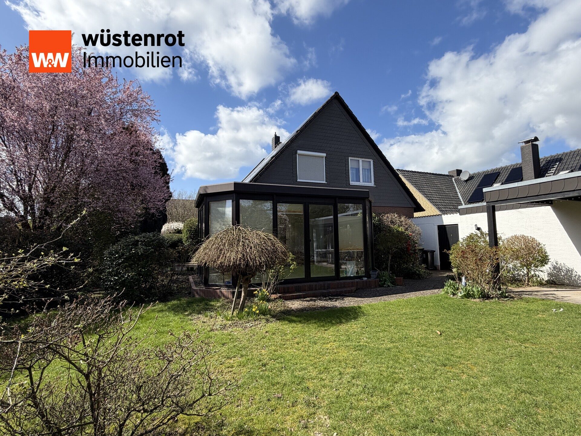 Immobilienangebot - Minden - Alle - Idyllisches Einfamilienhaus mit Wintergarten und gepflegtem, großem Garten mit zwei Terrassen