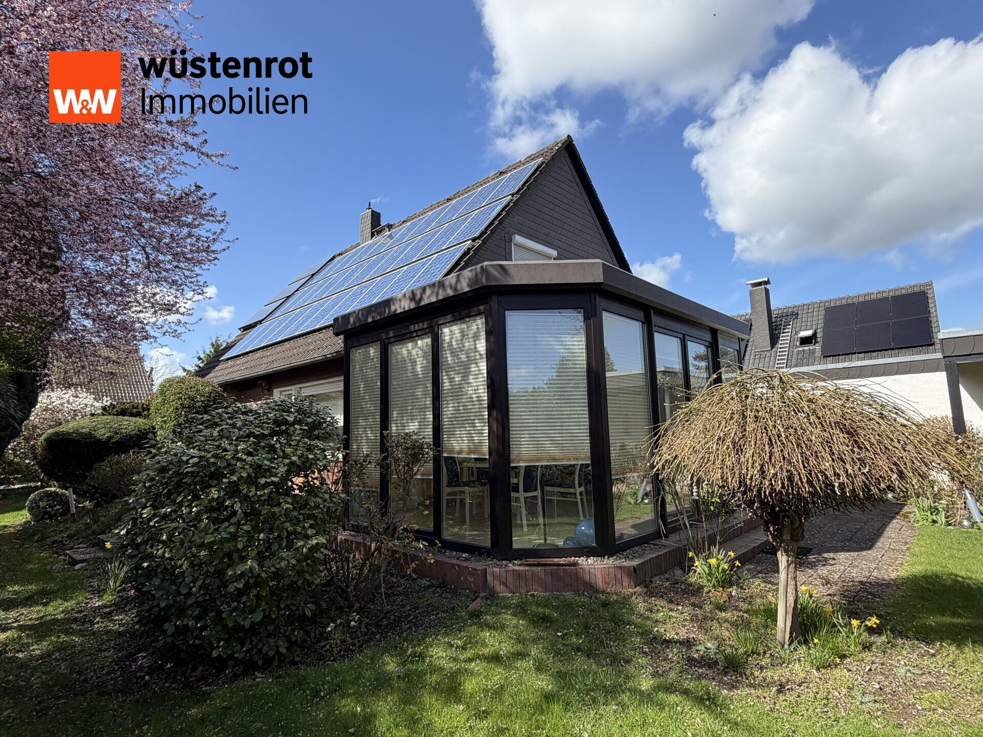 Immobilienangebot - Minden - Alle - Idyllisches Einfamilienhaus mit Wintergarten und gepflegtem, großem Garten mit zwei Terrassen