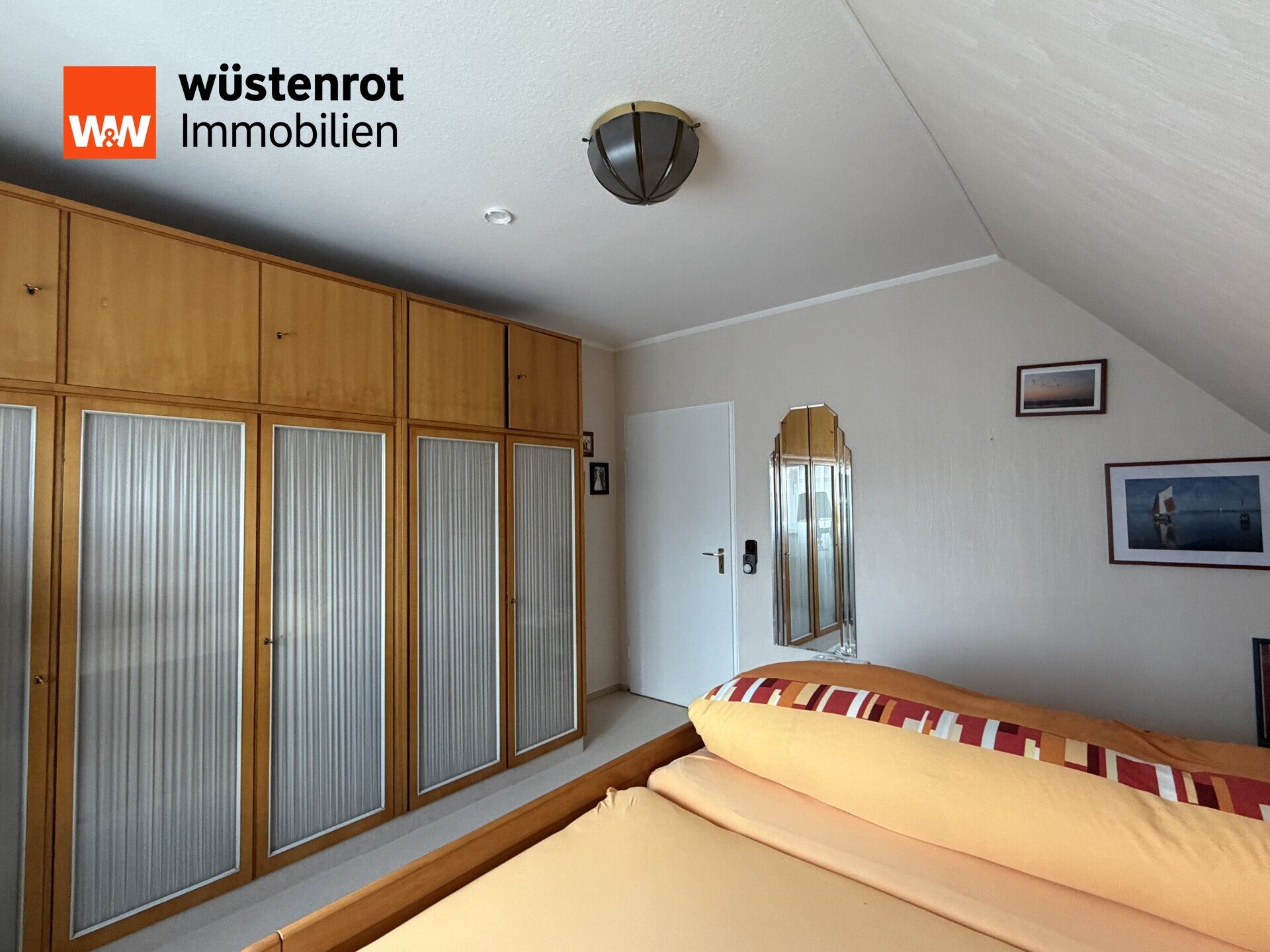 Immobilienangebot - Minden - Alle - Idyllisches Einfamilienhaus mit Wintergarten und gepflegtem, großem Garten mit zwei Terrassen