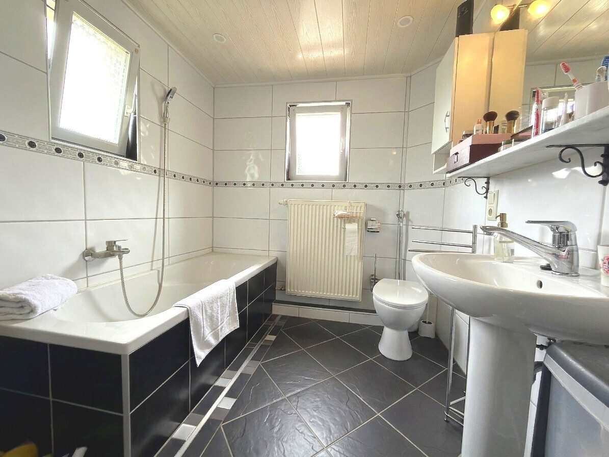 Immobilienangebot - Trier / Ehrang - Alle - Doppelhaushälfte in Trier-Ehrang mit großzügigem Grundstück und optimaler Anbindung