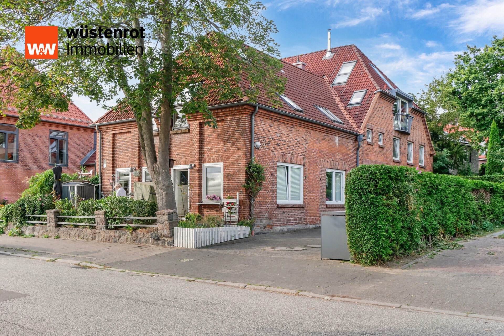 Immobilienangebot - Kiel / Holtenau - Alle - Modernisiertes Altbau-MFH direkt am Nord-Ostsee-Kanal in Kiel Holtenau