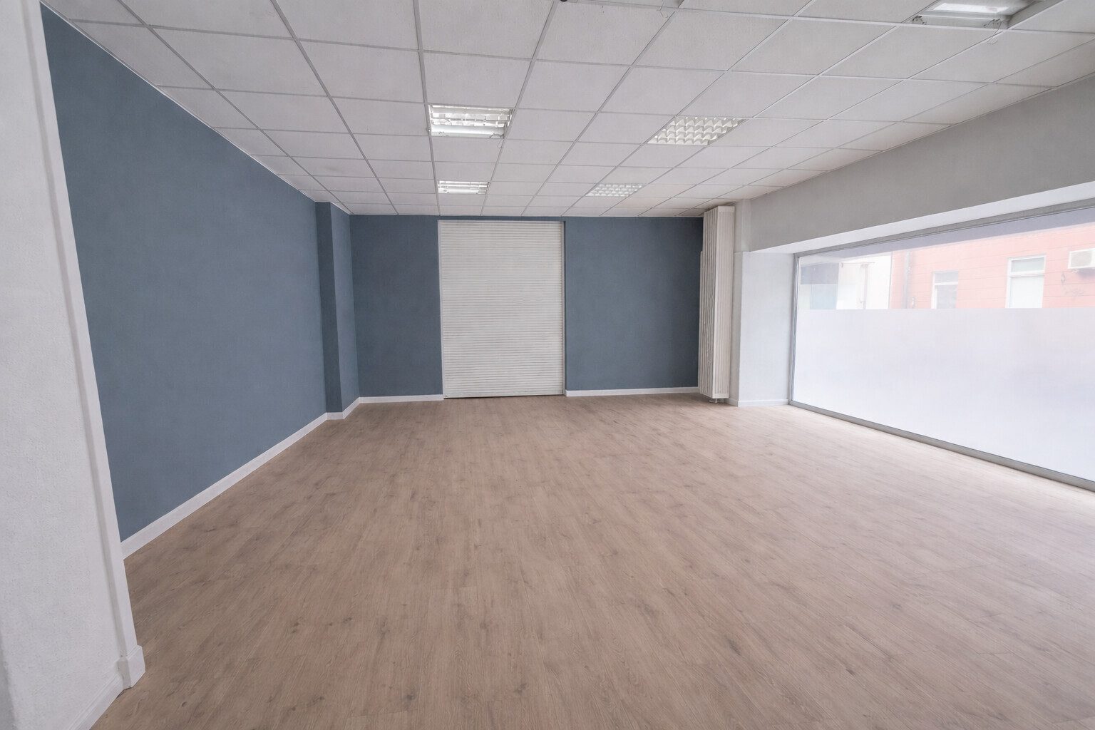 Immobilienangebot - Duisburg - Alle - Modernes Ladenlokal mit großen Schaufenstern und Lagermöglichkeit im Keller! Geeignet für Einzelhandel mit Onlinegeschäft!