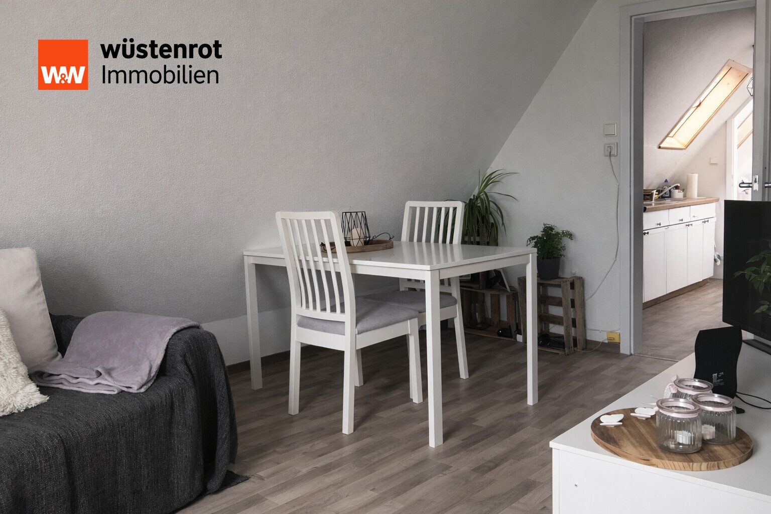 Immobilienangebot - Ludwigsburg - Alle - Dachstudio Wohnung - zentrale und gefragte Wohnlage in Ludwigsburg