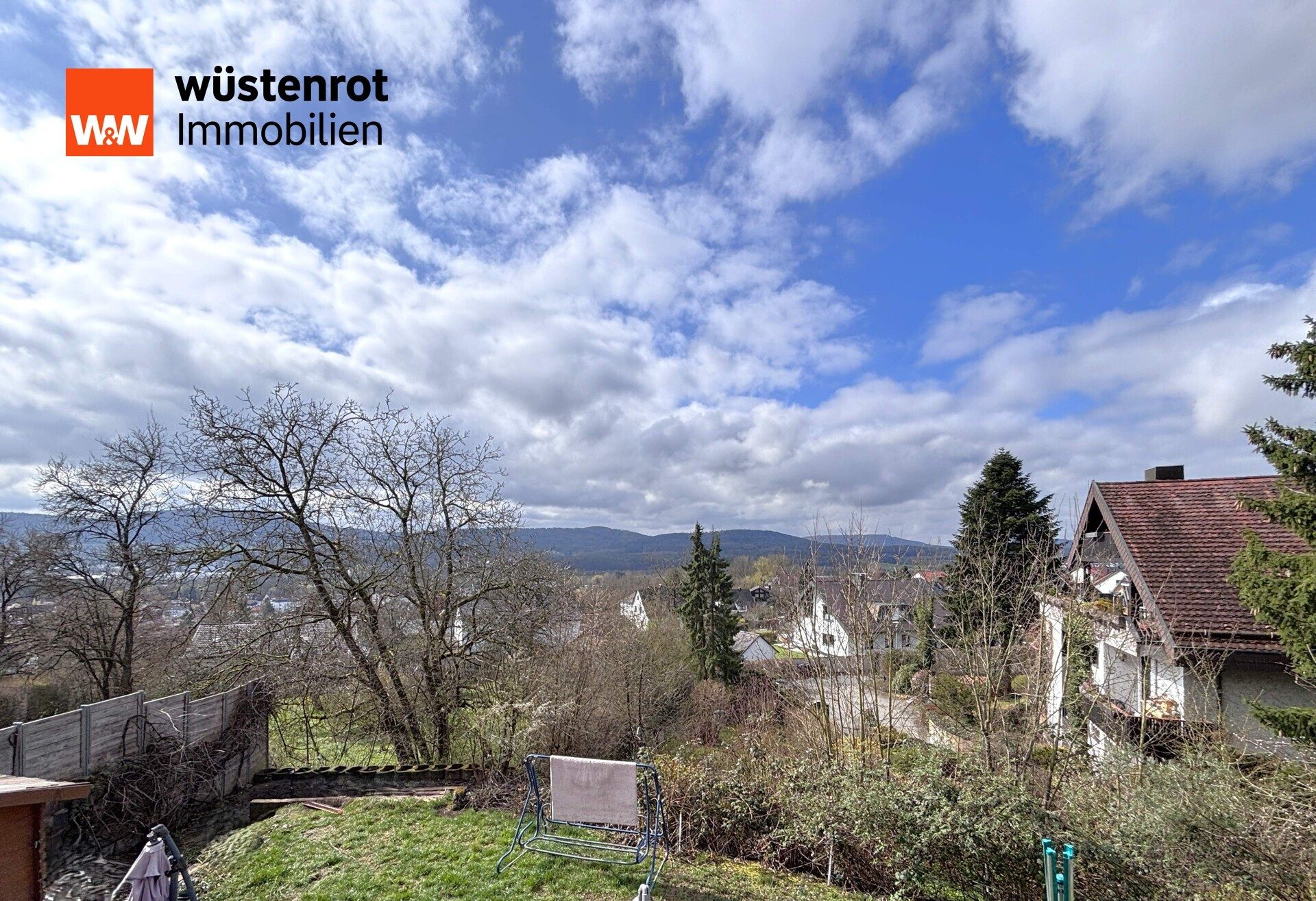 Immobilienangebot - Hersbruck - Alle - "Spezielle Dachgeschosswohnung"
  für Individualisten, mit Balkon und Stellplatz