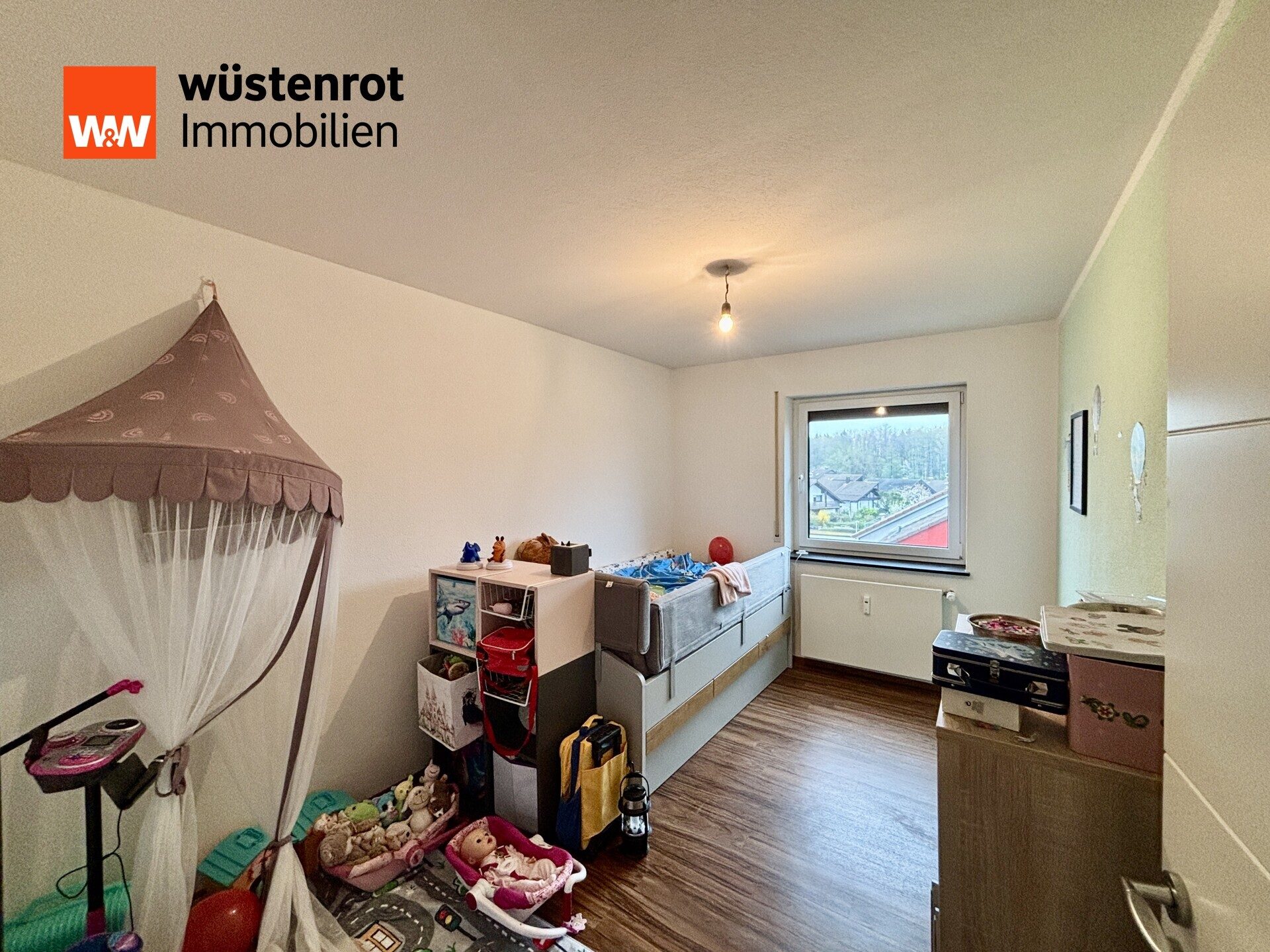 Immobilienangebot - Friedrichshafen / Manzell - Alle - Charmante 3,5 - 4-Zimmer-Wohnung im OG mit großer Sonnenloggia