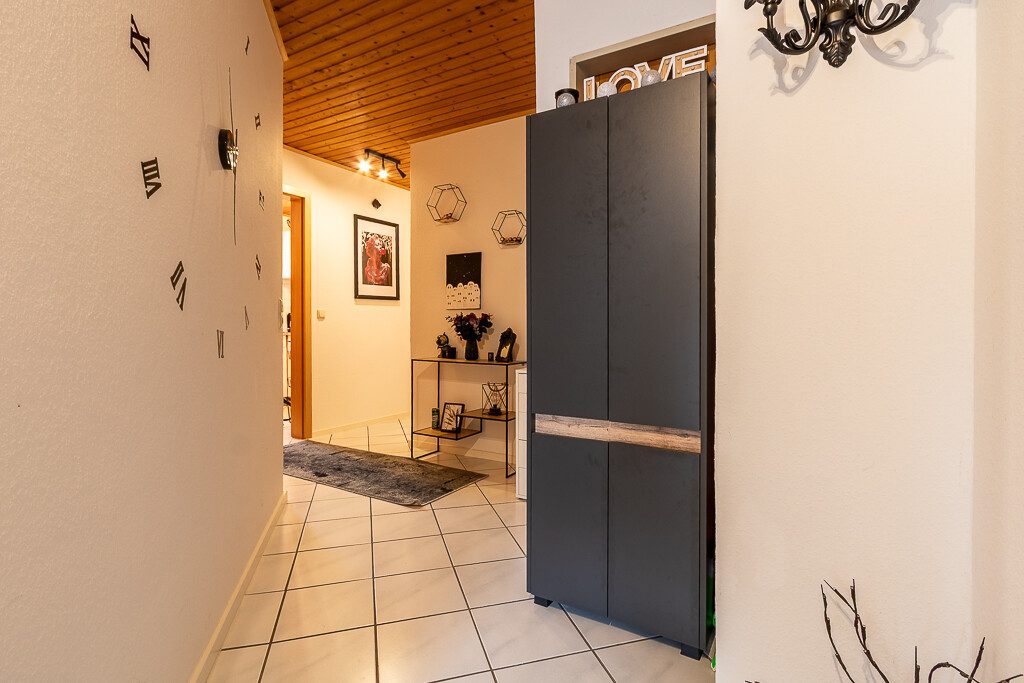 Immobilienangebot - Üdersdorf - Alle - Einfamilienhaus mit vermieteter Einliegerwohnung, wunderschönem Garten, großer Terrasse und Garage.
