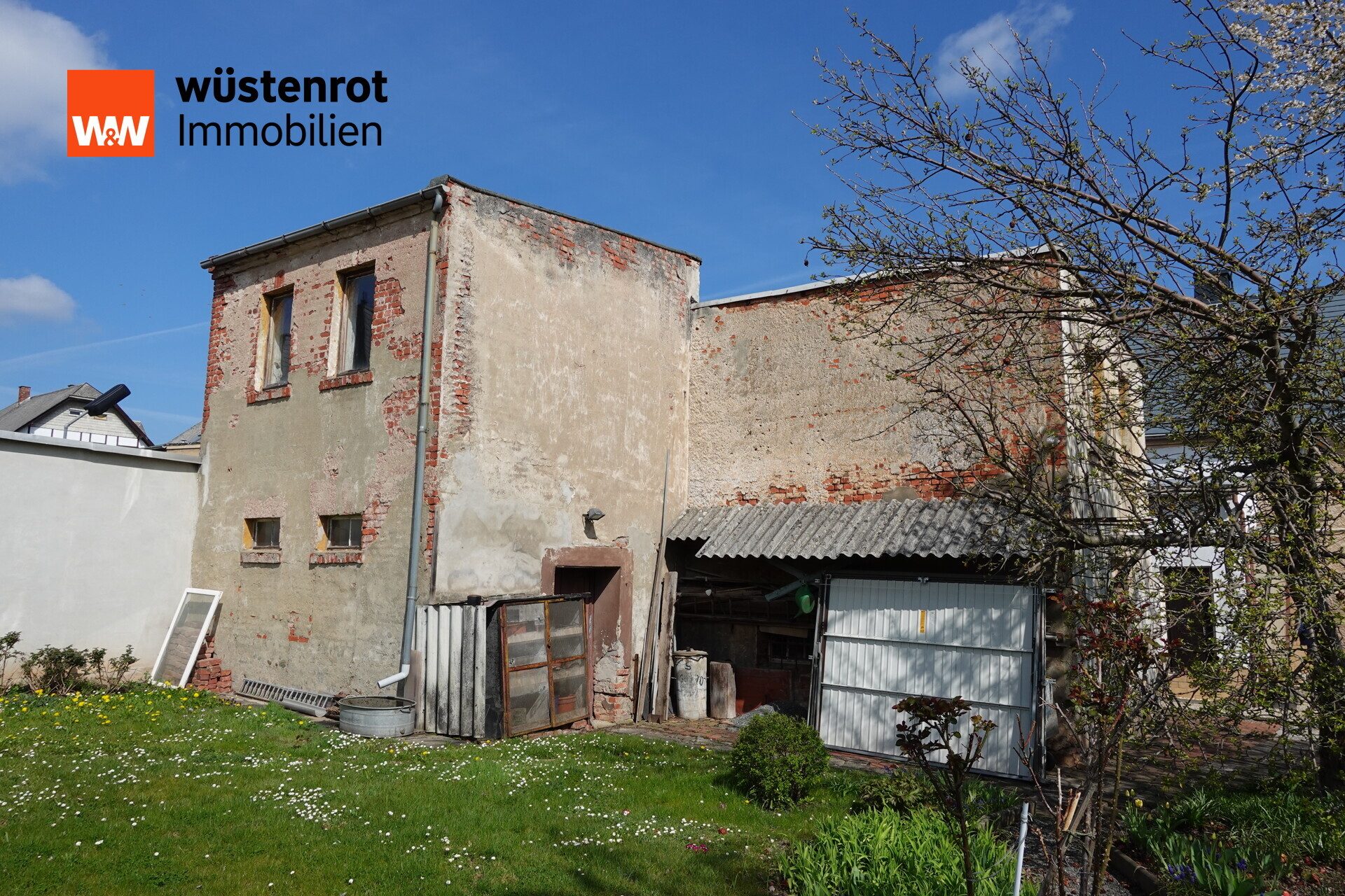 Immobilienangebot - Lugau/Erzgebirge - Alle - Sanierungsbedürftiges Einfamilienhaus mit großem Nebengebäude und Potenzial