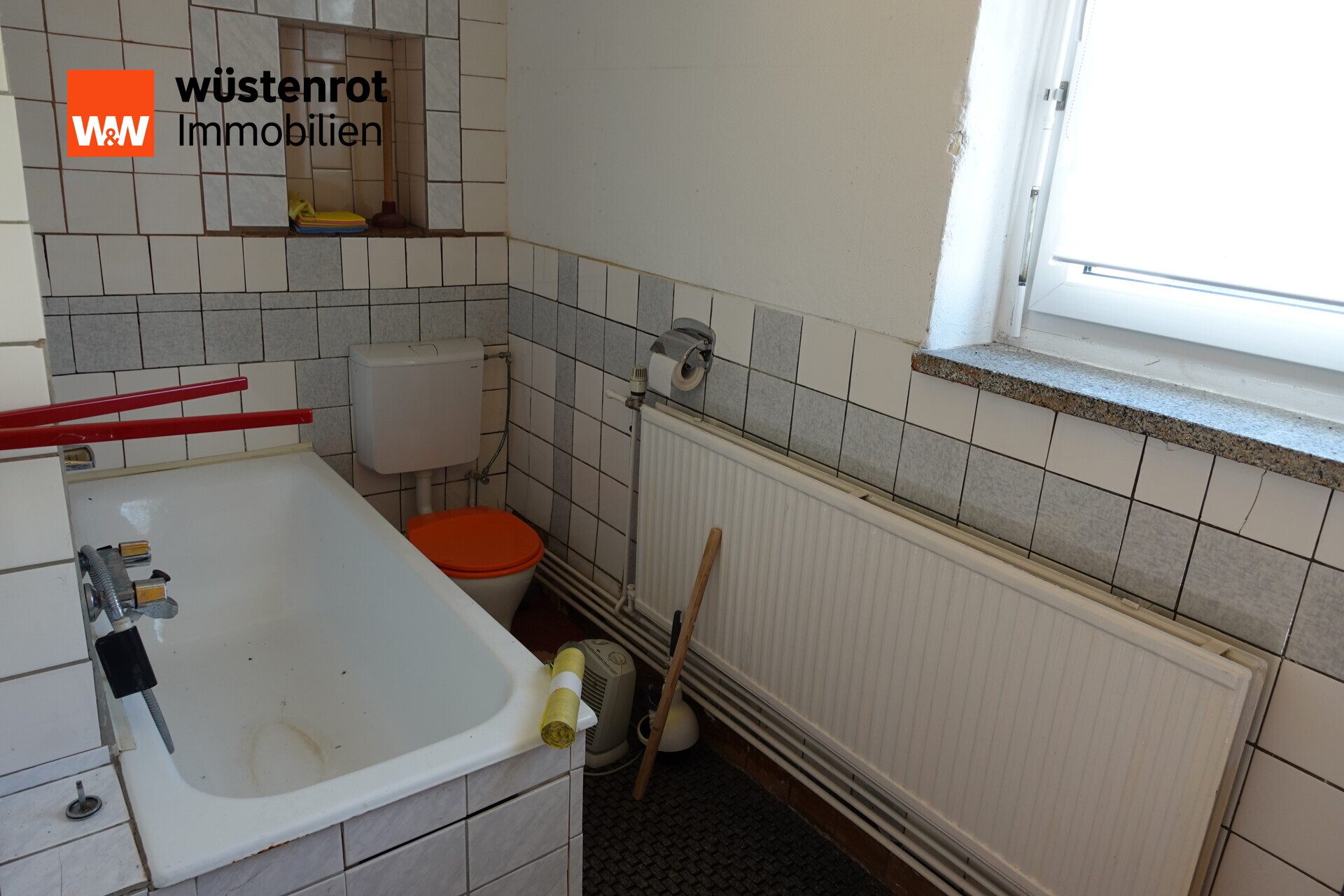 Immobilienangebot - Lugau/Erzgebirge - Alle - Sanierungsbedürftiges Einfamilienhaus mit großem Nebengebäude und Potenzial