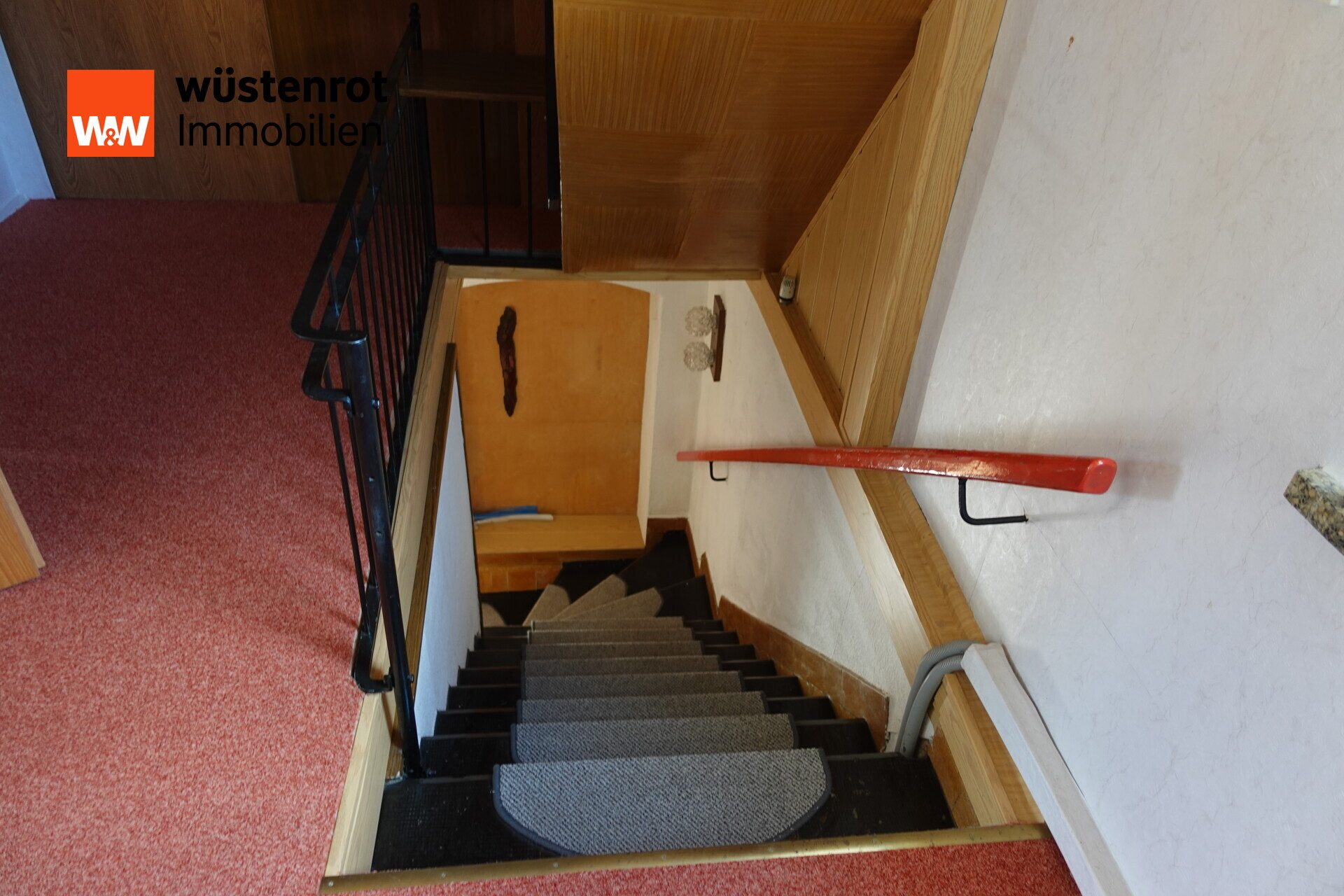 Immobilienangebot - Lugau/Erzgebirge - Alle - Sanierungsbedürftiges Einfamilienhaus mit großem Nebengebäude und Potenzial