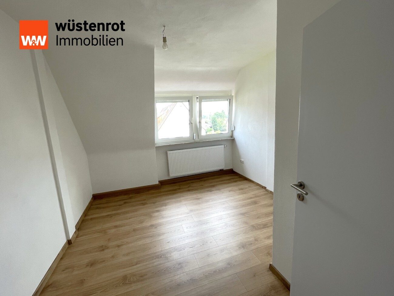 Immobilienangebot - Hersbruck - Alle - Modernisierte und gemütliche 2-Z-DG-Wohnung