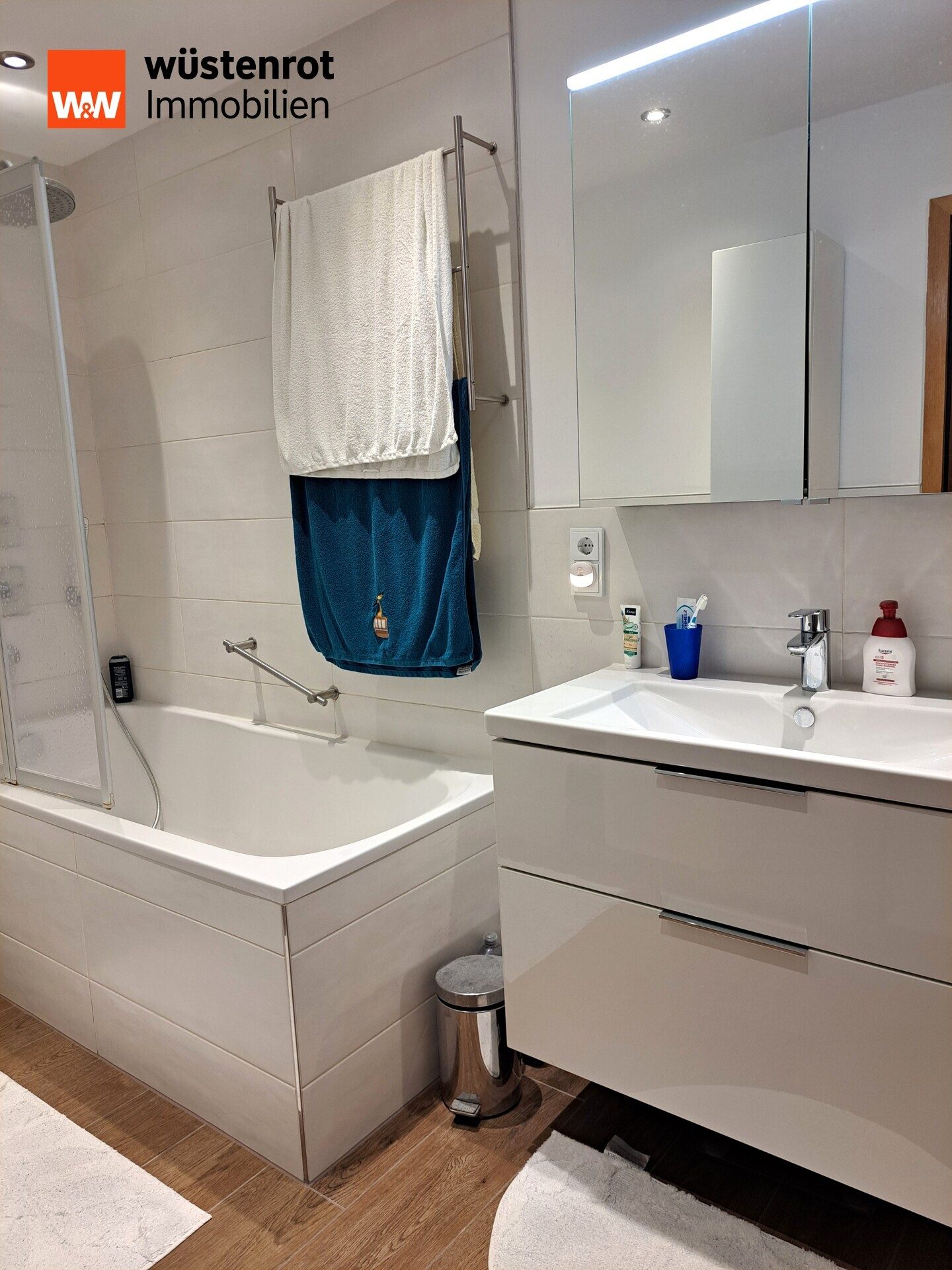 Immobilienangebot - München - Alle - Großzügige 3-Zi.-Whg. im 1. OG mit über 40 m² umlaufendem Balkon