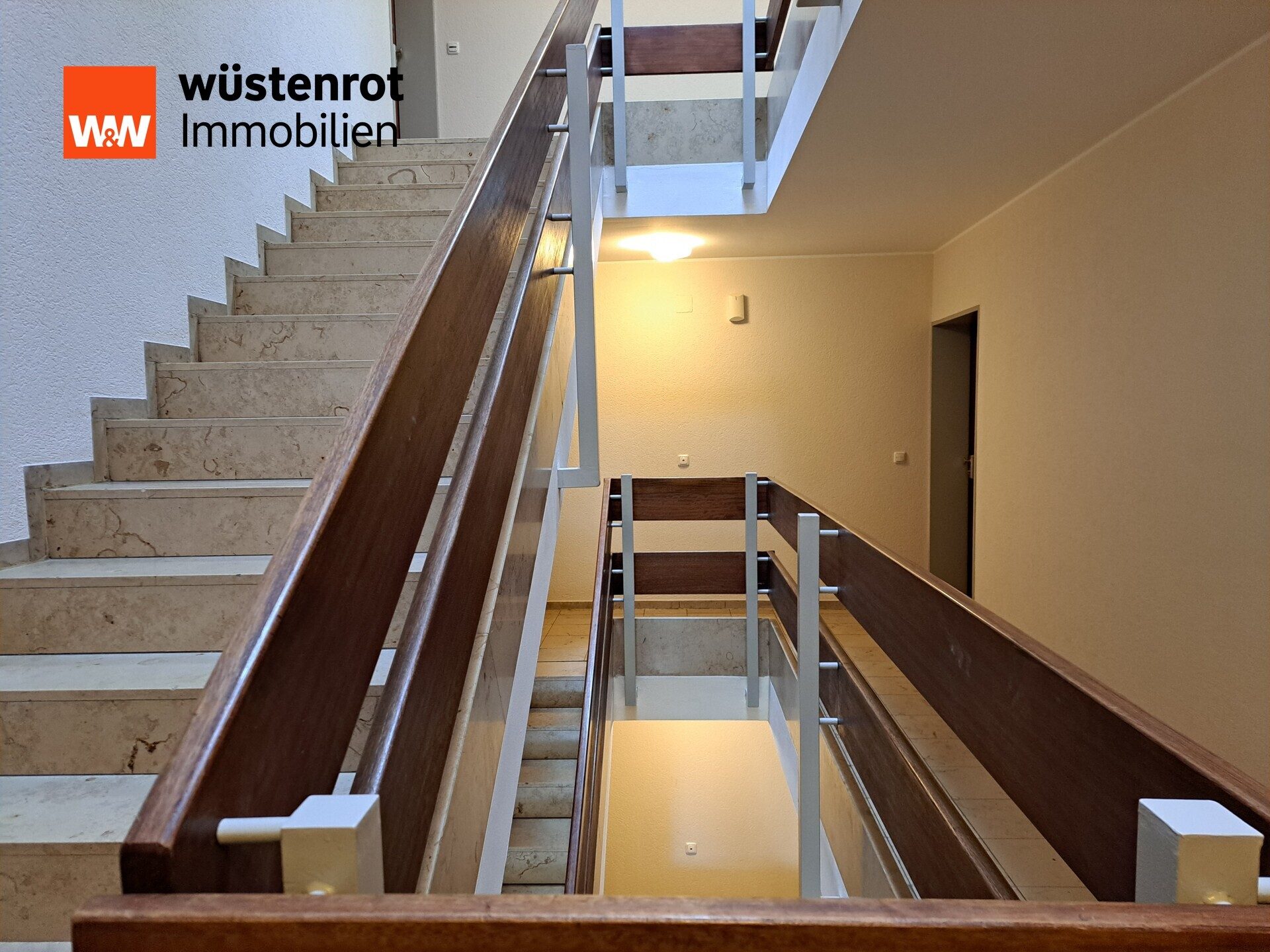 Immobilienangebot - München - Alle - Großzügige 3-Zi.-Whg. im 1. OG mit über 40 m² umlaufendem Balkon