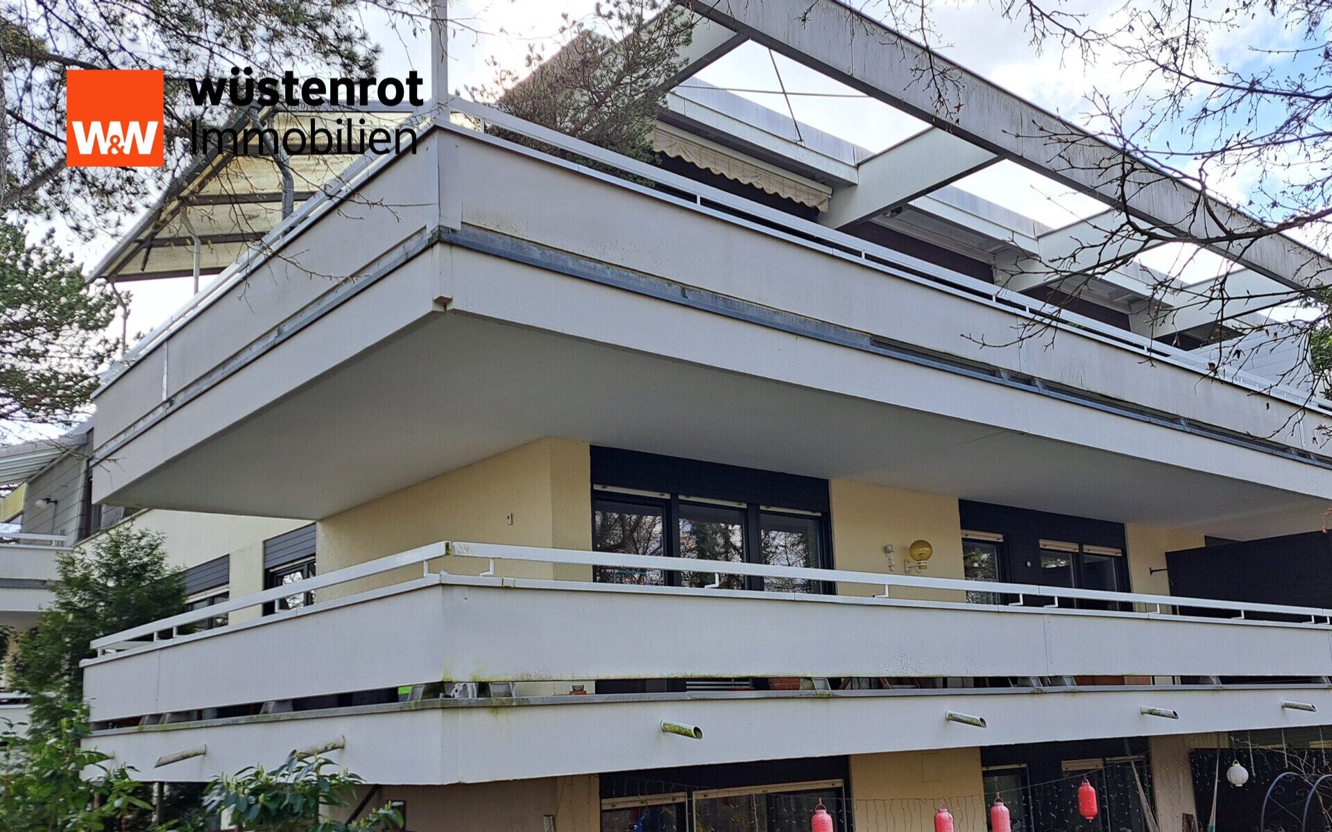 Immobilienangebot - München - Alle - Großzügige 3-Zi.-Whg. im 1. OG mit über 40 m² umlaufendem Balkon