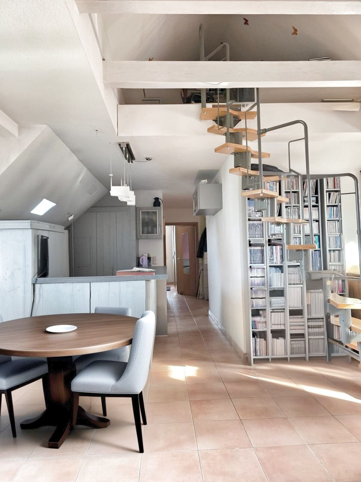 Immobilienangebot - Augsburg - Alle - Exklusive Dachwohnung mit großzügigen Räumen in zentraler, gut angebundener Lage