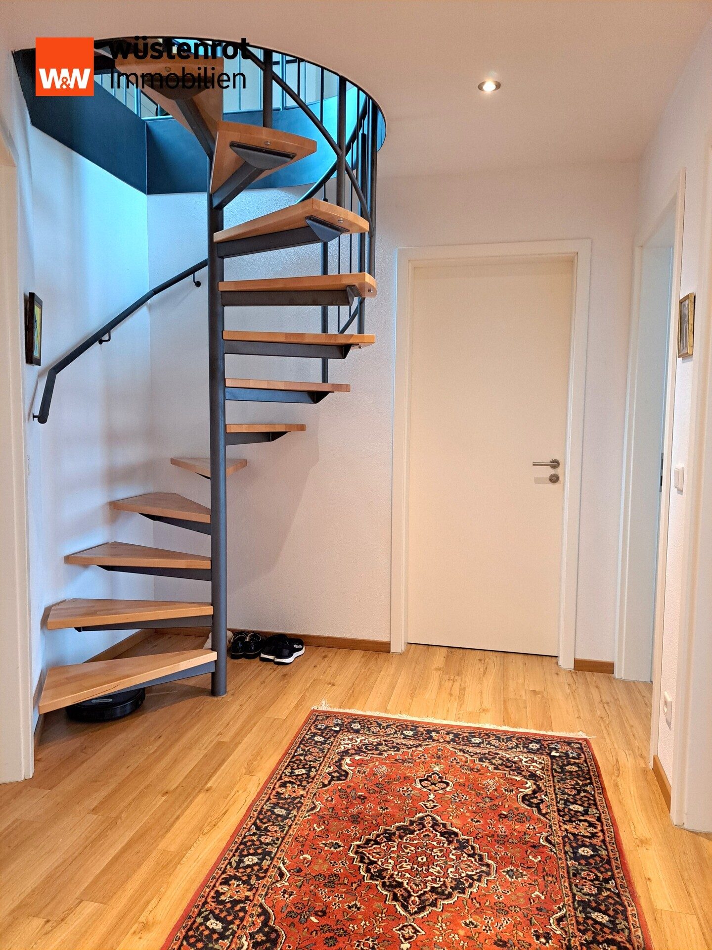 Immobilienangebot - Wolnzach - Alle - Moderne, helle DG-Wohnung mit Balkon und Aufzug in absolut zentraler Lage
