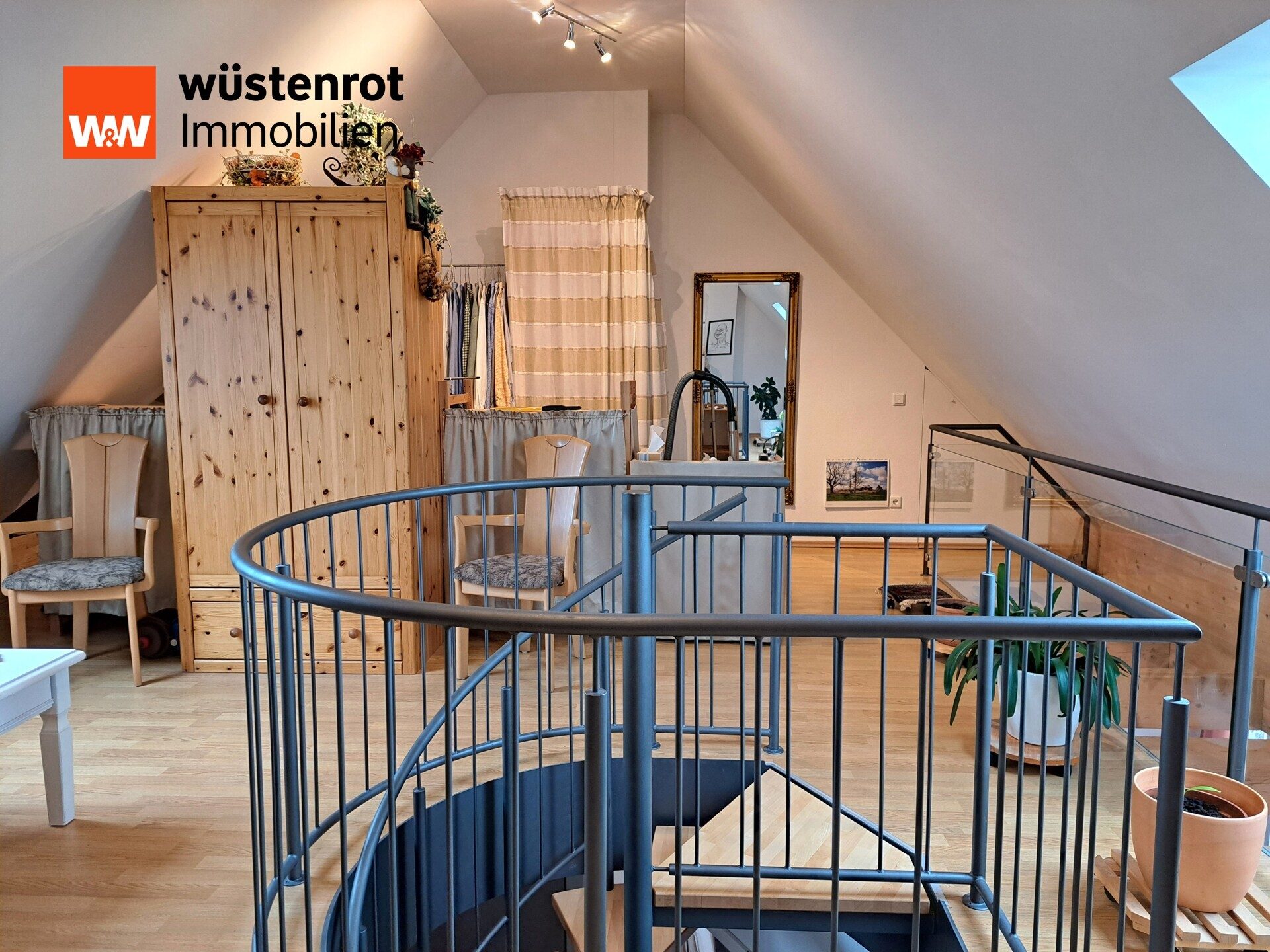 Immobilienangebot - Wolnzach - Alle - Moderne, helle DG-Wohnung mit Balkon und Aufzug in absolut zentraler Lage