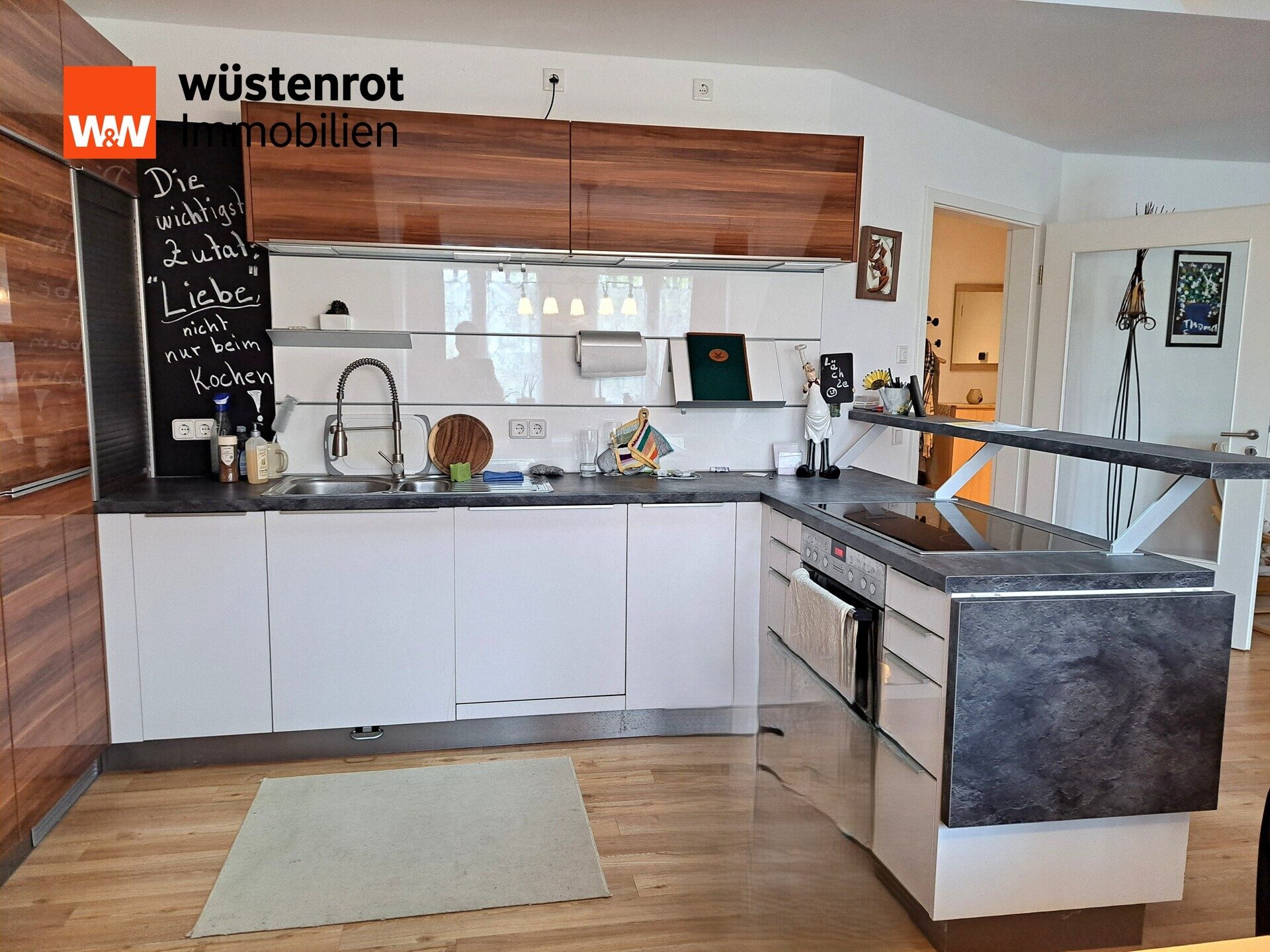 Immobilienangebot - Wolnzach - Alle - Moderne, helle DG-Wohnung mit Balkon und Aufzug in absolut zentraler Lage