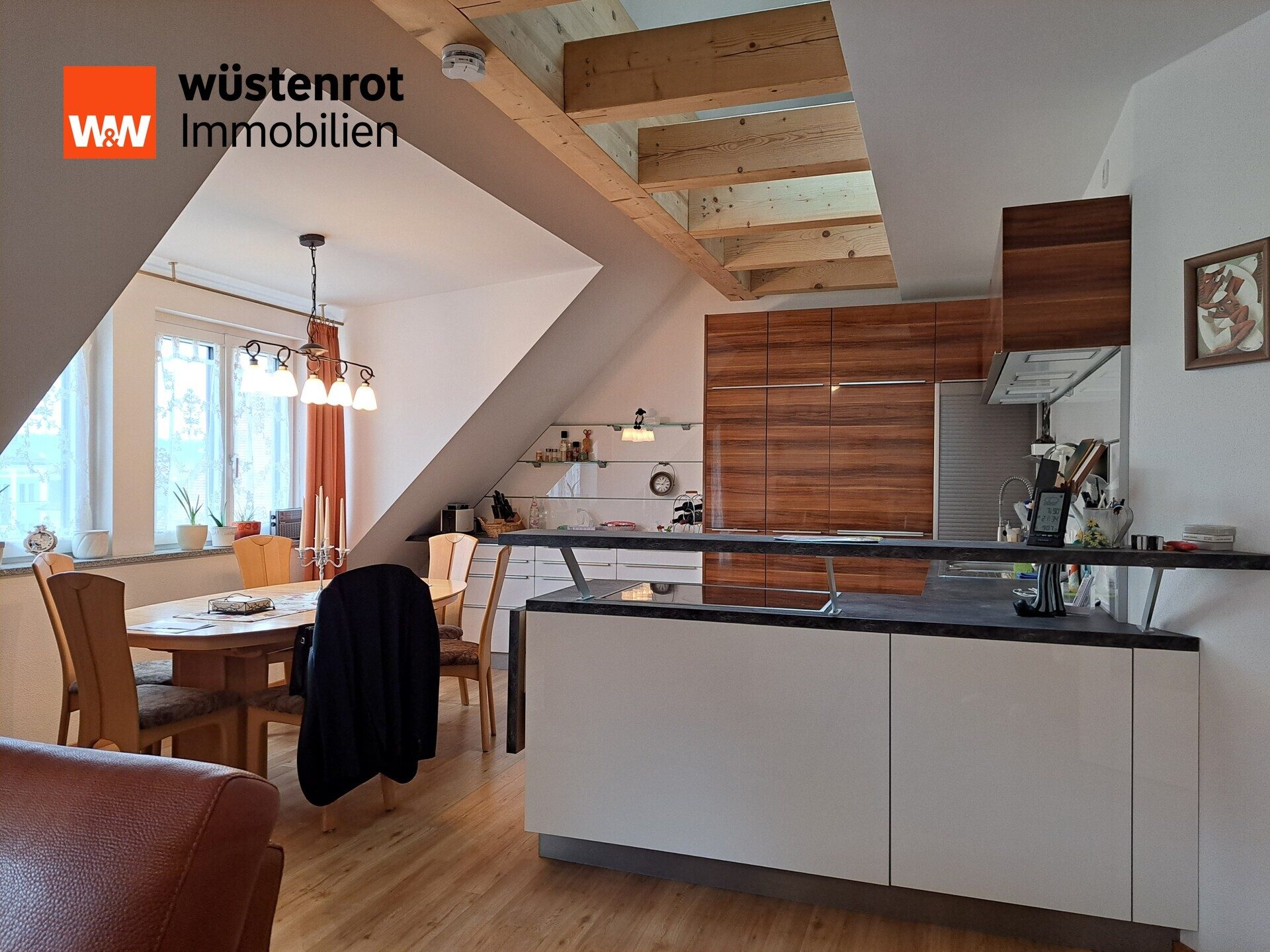 Immobilienangebot - Wolnzach - Alle - Moderne, helle DG-Wohnung mit Balkon und Aufzug in absolut zentraler Lage