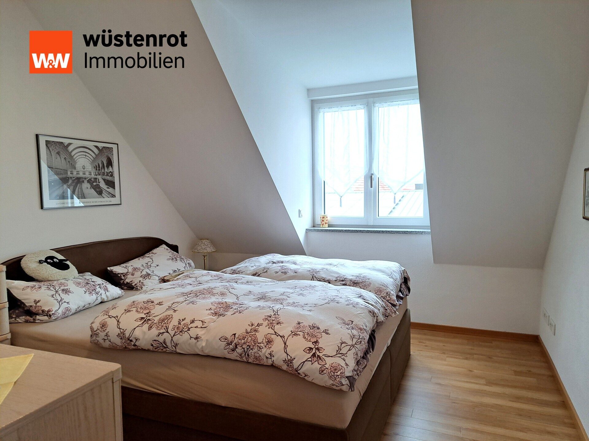 Immobilienangebot - Wolnzach - Alle - Moderne, helle DG-Wohnung mit Balkon und Aufzug in absolut zentraler Lage