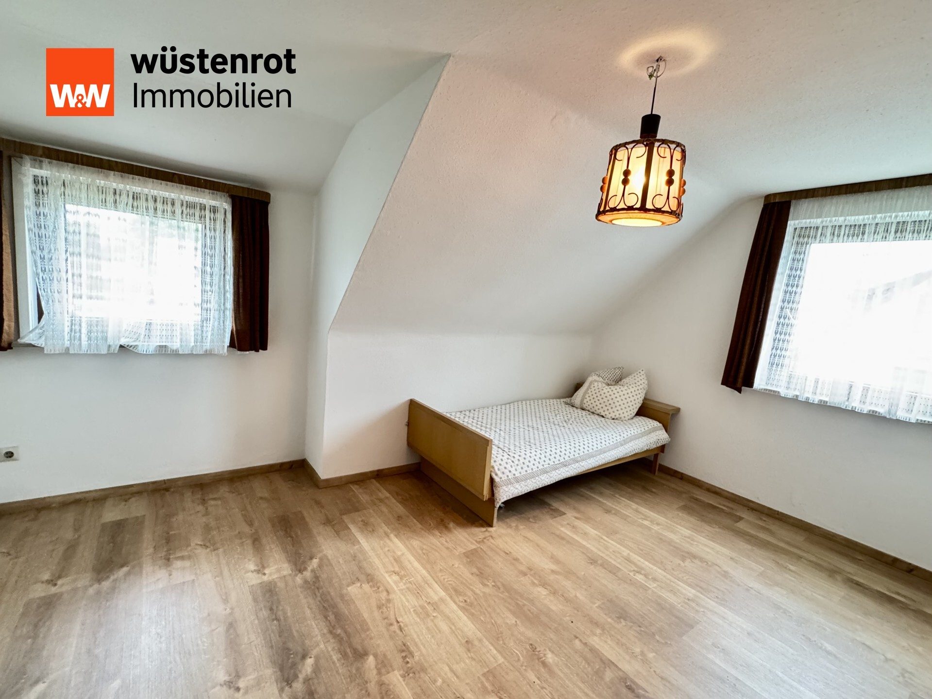 Immobilienangebot - Altshausen - Alle - Charmantes Einfamilienhaus, ruhige Lage von Altshausen, modernisiert, gemütlich, herrlichem Garten!