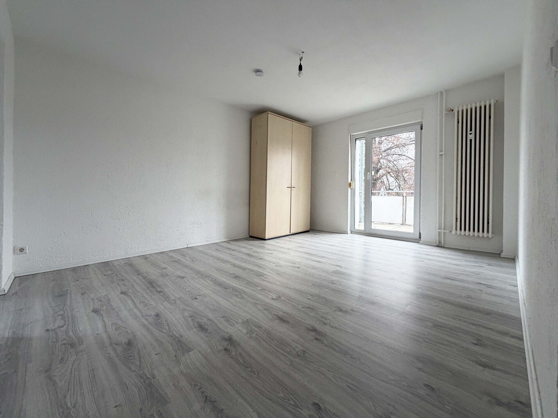 Immobilienangebot - Rottweil - Alle - Allein oder zu zweit ankommen im Hochparterre. 3 Zimmer, ca. 59 m². 
Mit Balkon. Küche vorhanden.