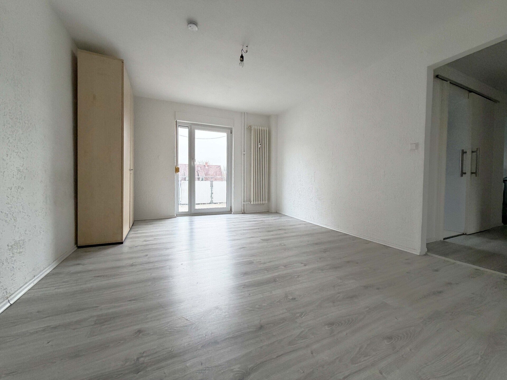Immobilienangebot - Rottweil - Alle - Allein oder zu zweit ankommen im Hochparterre. 3 Zimmer, ca. 59 m². 
Mit Balkon. Küche vorhanden.