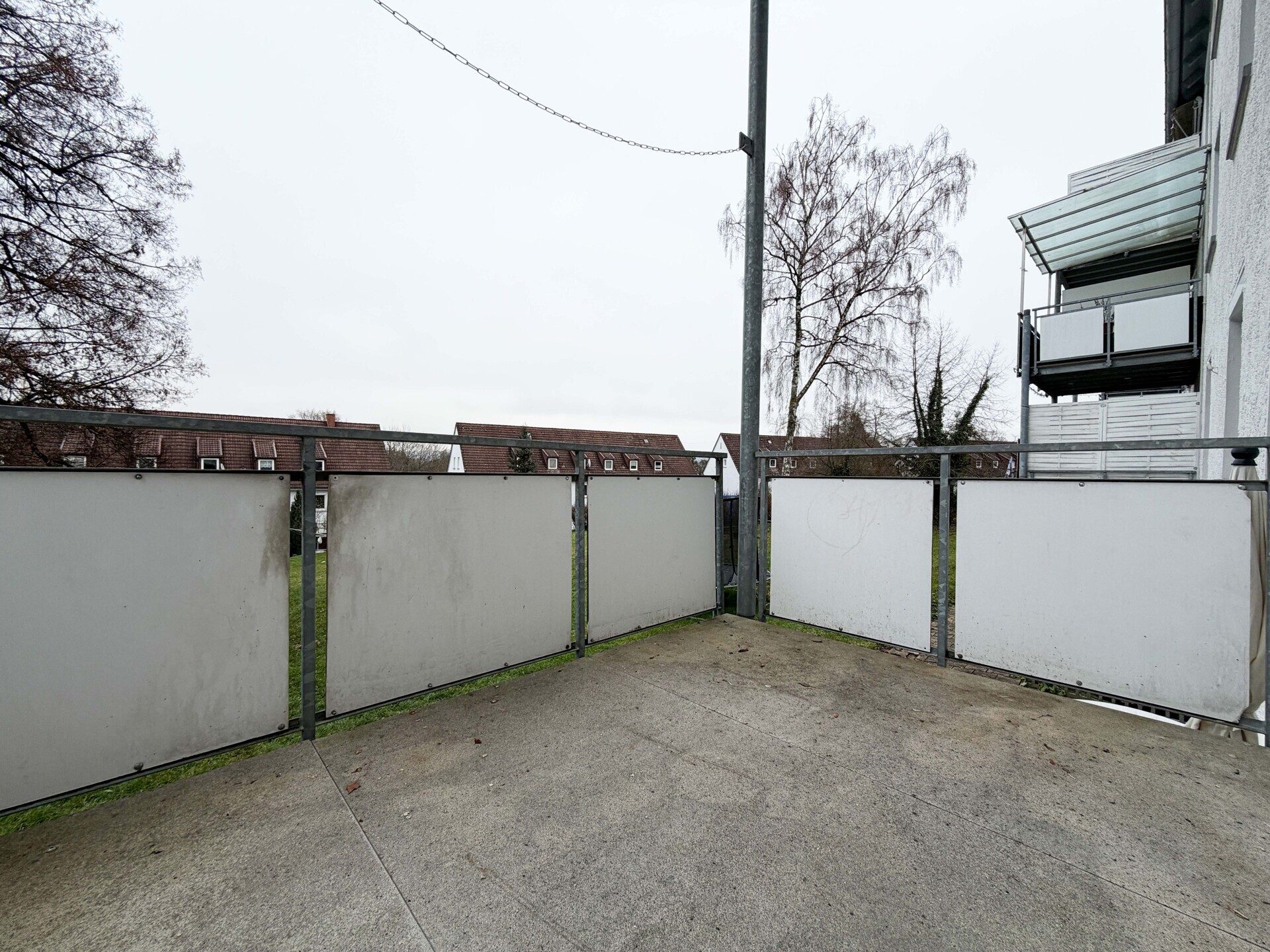 Immobilienangebot - Rottweil - Alle - Allein oder zu zweit ankommen im Hochparterre. 3 Zimmer, ca. 59 m². 
Mit Balkon. Küche vorhanden.