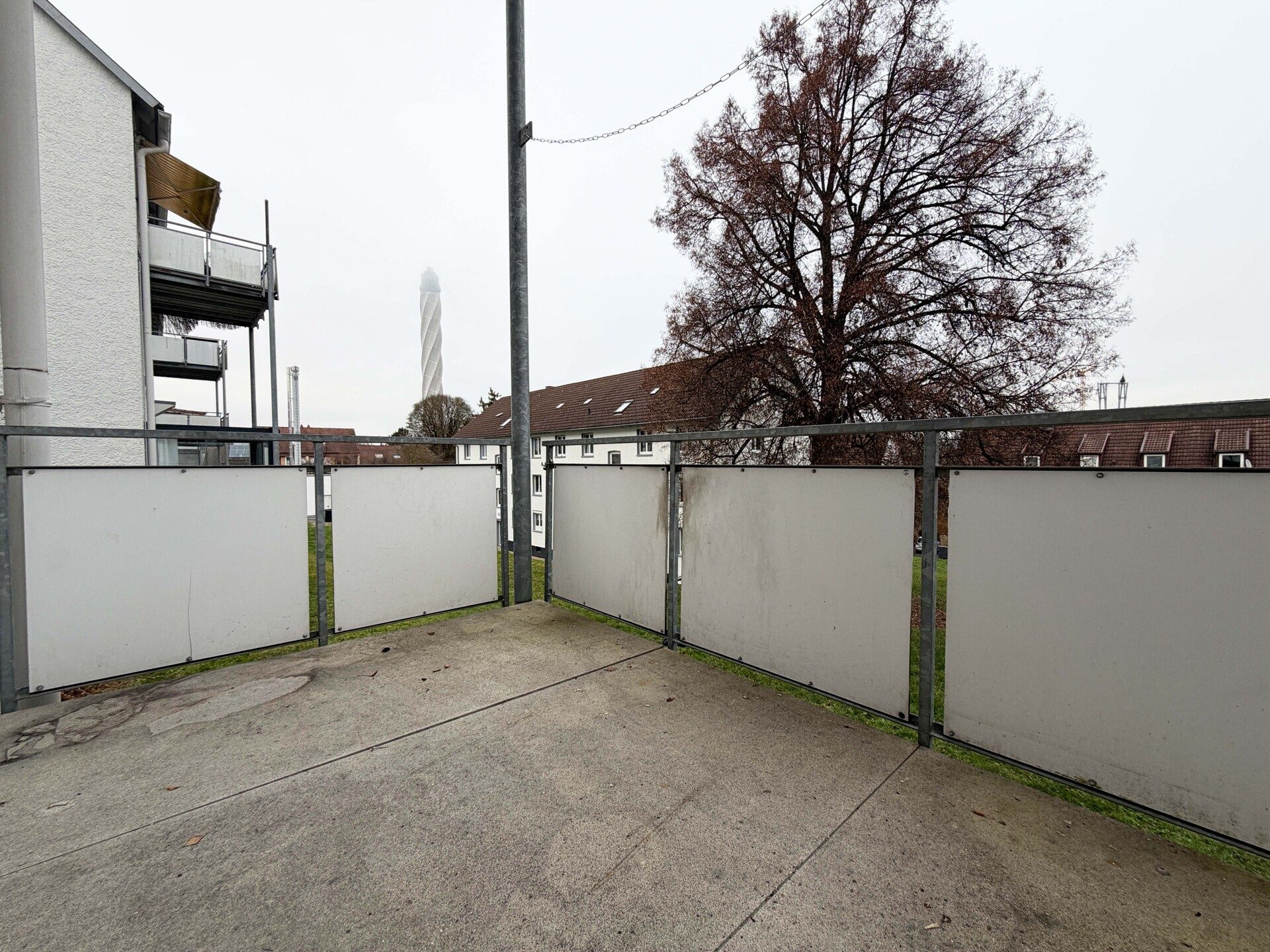 Immobilienangebot - Rottweil - Alle - Allein oder zu zweit ankommen im Hochparterre. 3 Zimmer, ca. 59 m². 
Mit Balkon. Küche vorhanden.