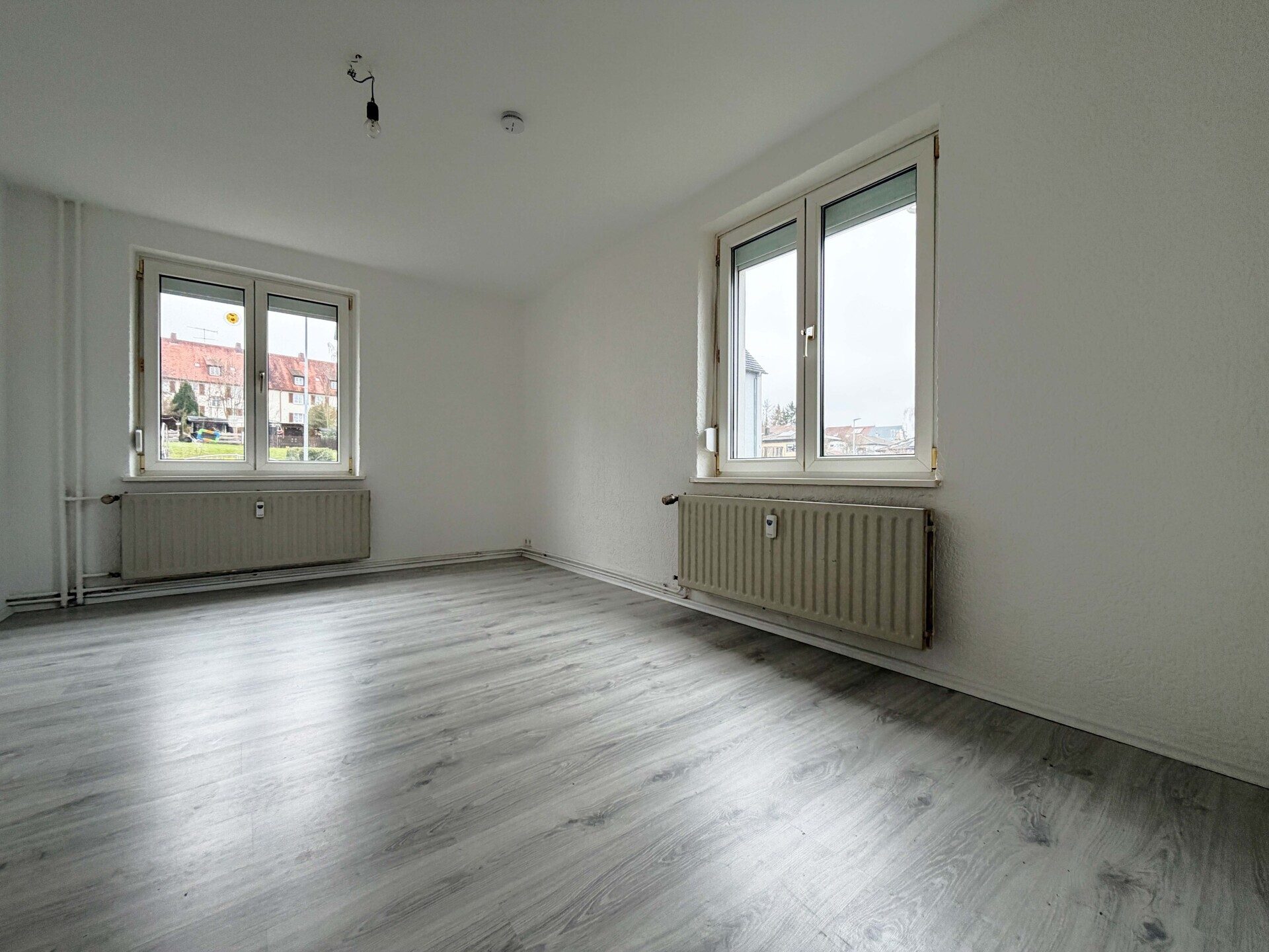 Immobilienangebot - Rottweil - Alle - Allein oder zu zweit ankommen im Hochparterre. 3 Zimmer, ca. 59 m². 
Mit Balkon. Küche vorhanden.