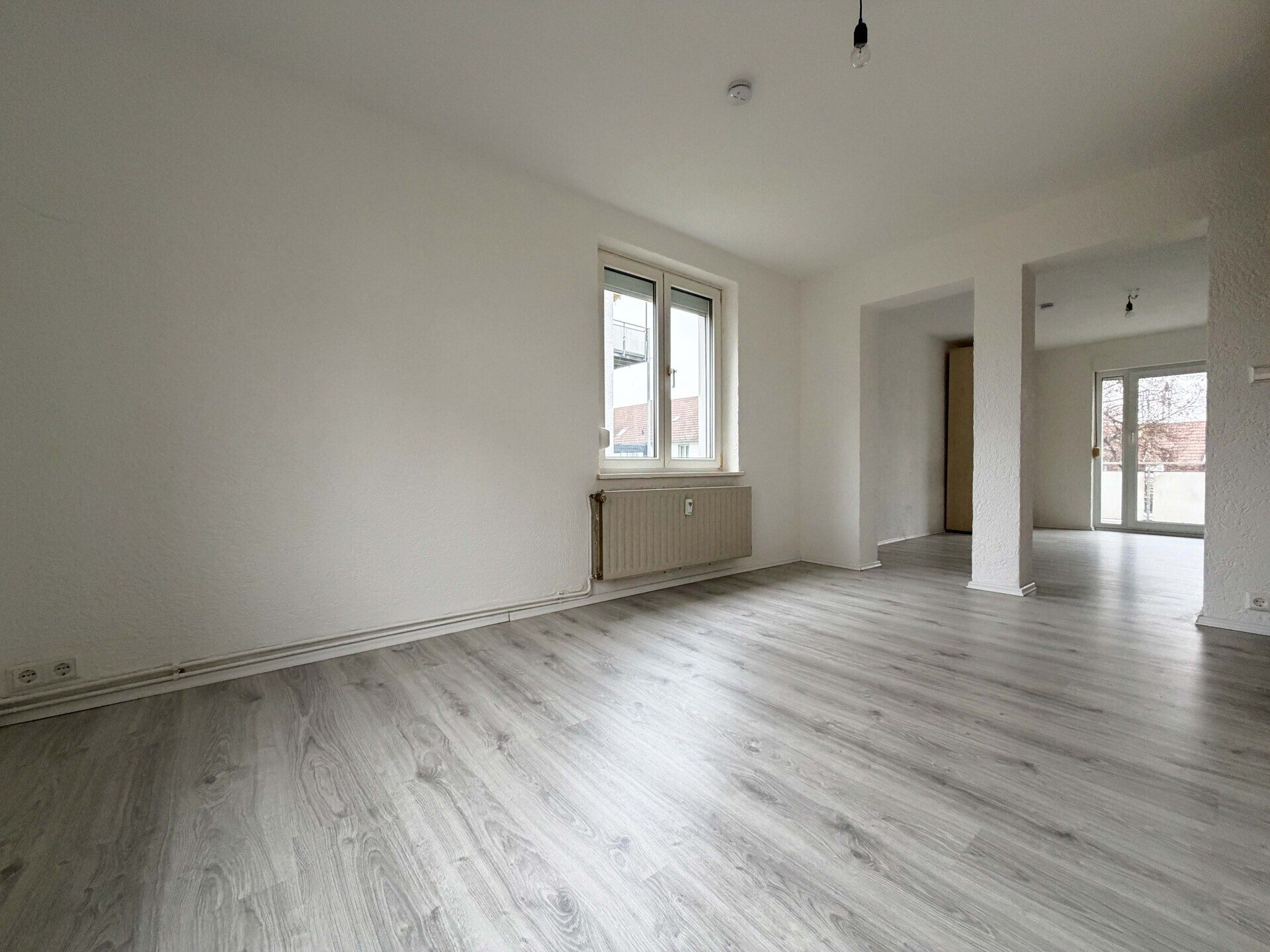Immobilienangebot - Rottweil - Alle - Allein oder zu zweit ankommen im Hochparterre. 3 Zimmer, ca. 59 m². 
Mit Balkon. Küche vorhanden.