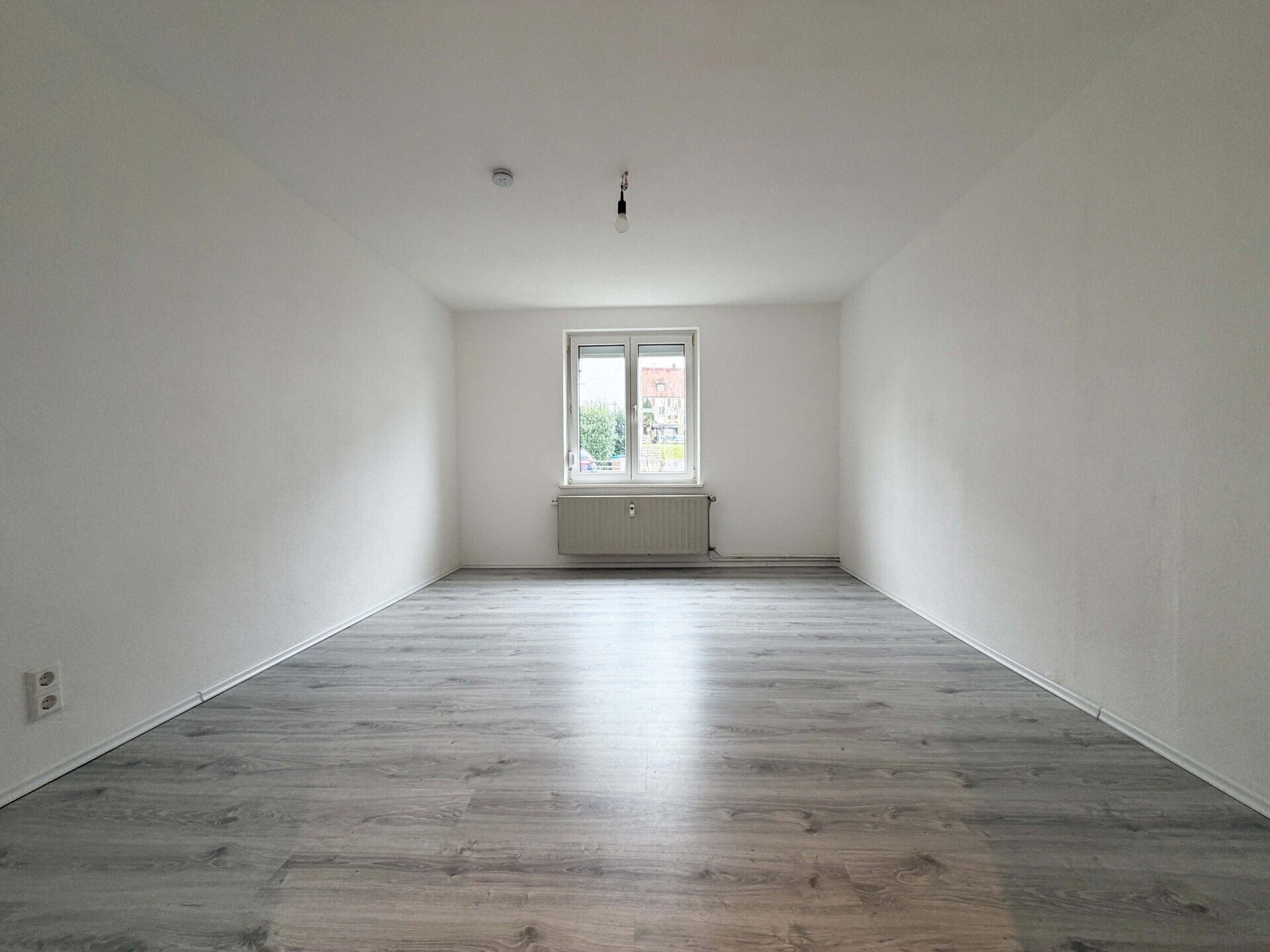 Immobilienangebot - Rottweil - Alle - Allein oder zu zweit ankommen im Hochparterre. 3 Zimmer, ca. 59 m². 
Mit Balkon. Küche vorhanden.