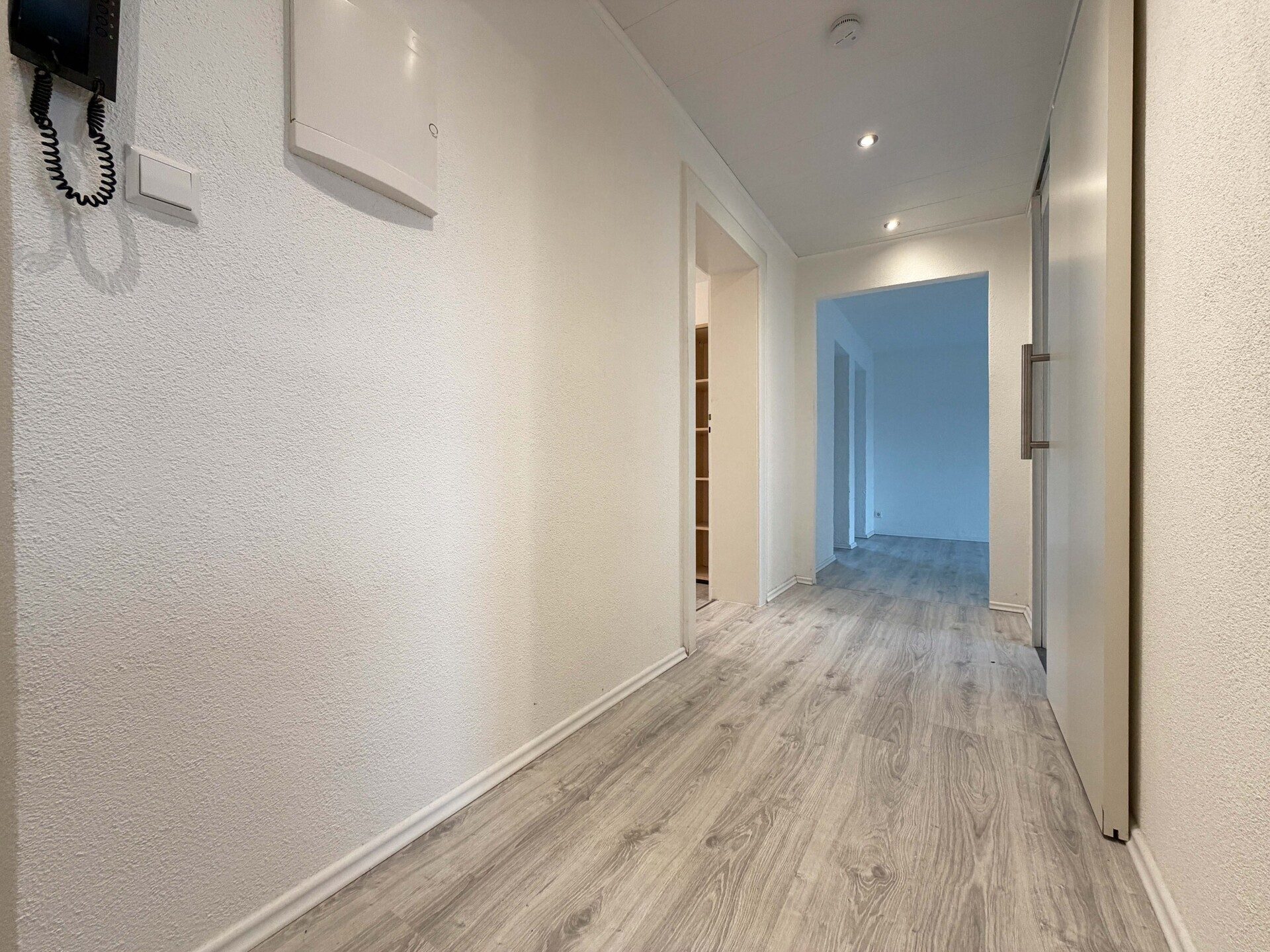 Immobilienangebot - Rottweil - Alle - Allein oder zu zweit ankommen im Hochparterre. 3 Zimmer, ca. 59 m². 
Mit Balkon. Küche vorhanden.
