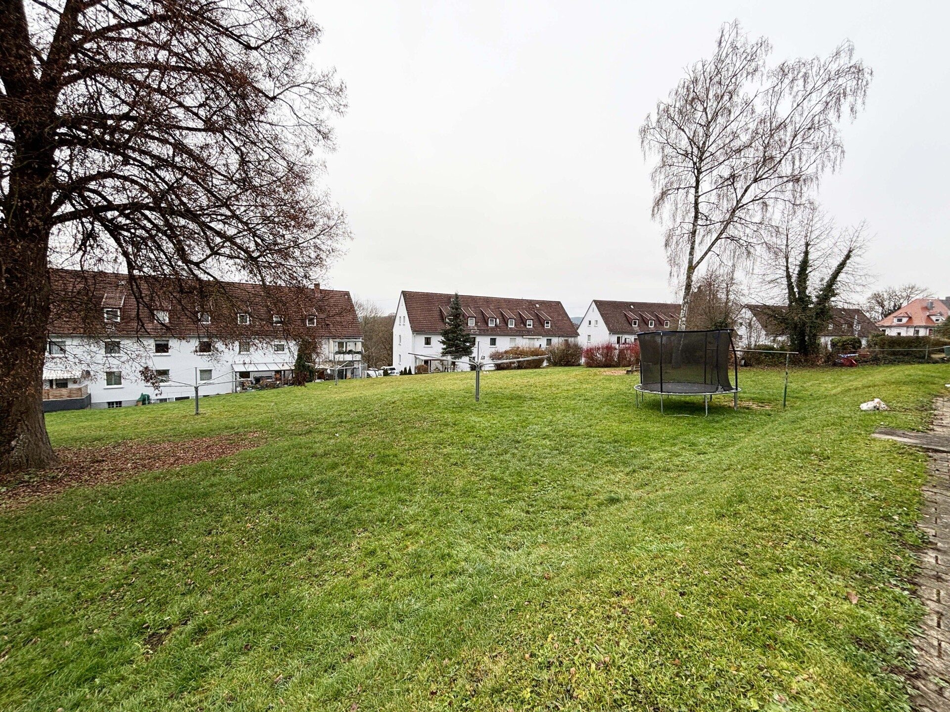 Immobilienangebot - Rottweil - Alle - Allein oder zu zweit ankommen im Hochparterre. 3 Zimmer, ca. 59 m². 
Mit Balkon. Küche vorhanden.