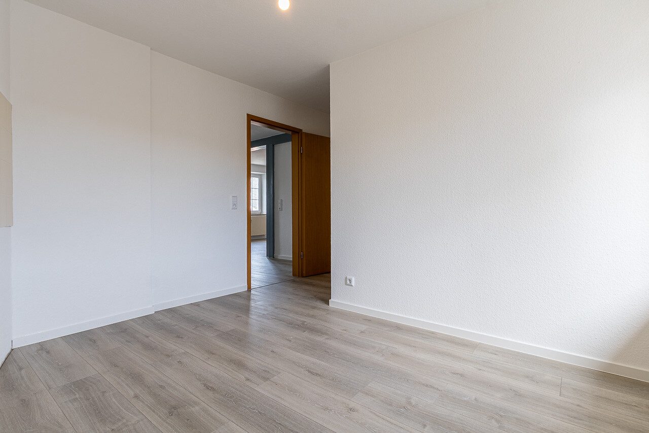Immobilienangebot - Hermeskeil - Alle - Flexibel wohnen oder arbeiten – frisch renovierte 3-Zimmer-Einheit mit neuer Einbauküche