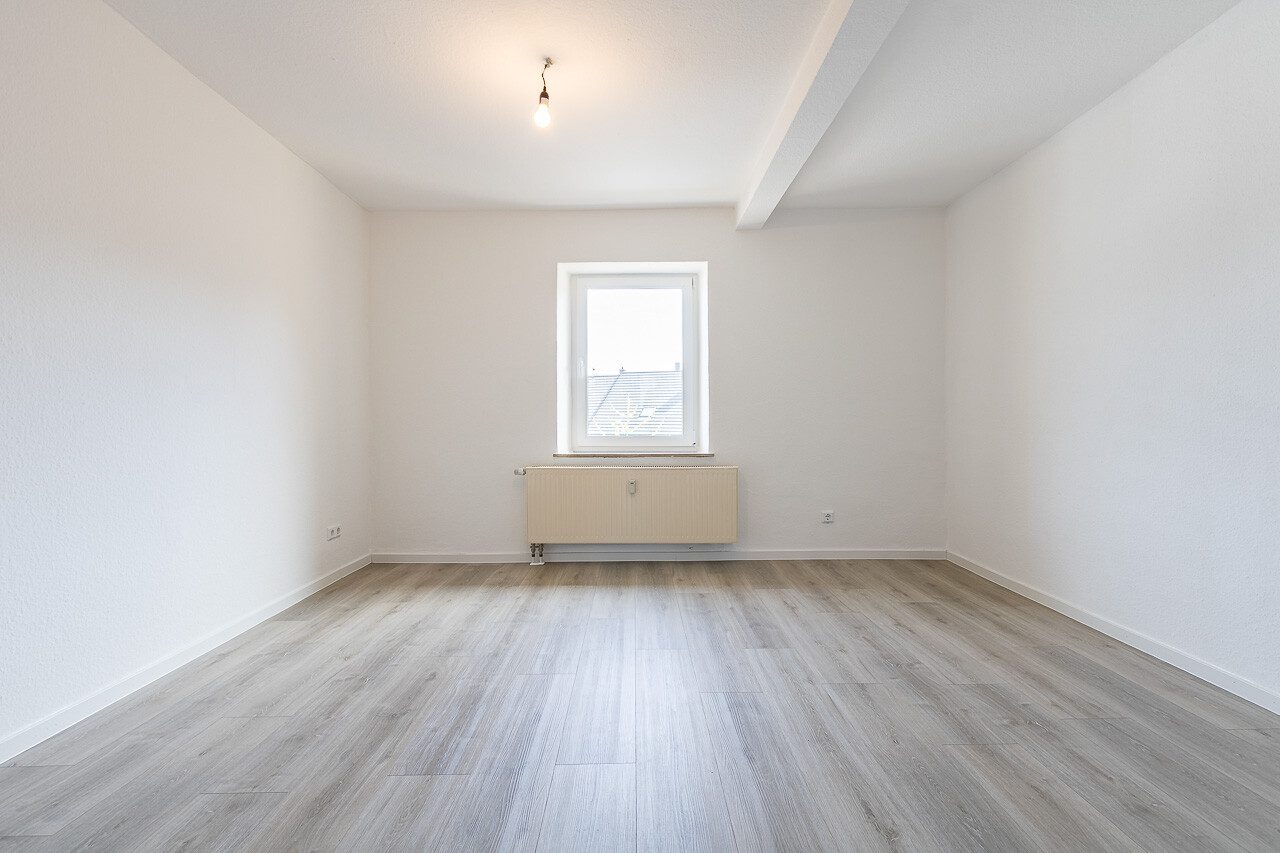 Immobilienangebot - Hermeskeil - Alle - Flexibel wohnen oder arbeiten – frisch renovierte 3-Zimmer-Einheit mit neuer Einbauküche