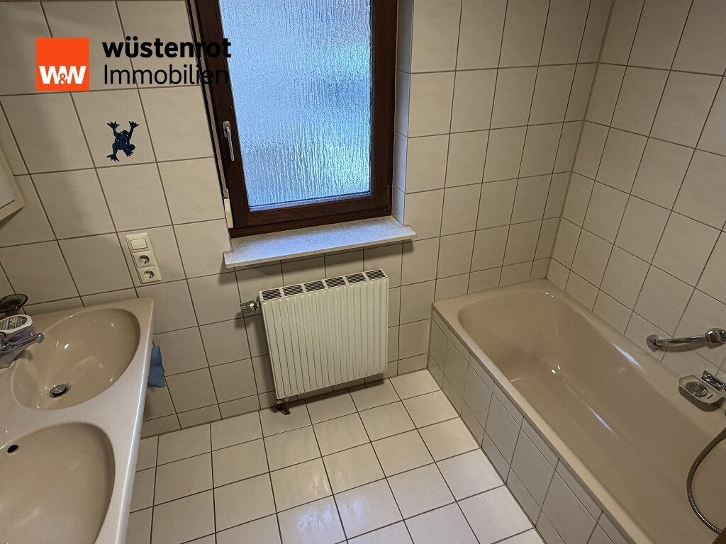 Immobilienangebot - Sulzbach-Laufen - Alle - Wohnhaus im Ortskern mit zwei Wohnungen und großem Nebengebäude