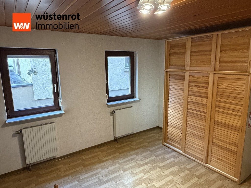 Immobilienangebot - Sulzbach-Laufen - Alle - Wohnhaus im Ortskern mit zwei Wohnungen und großem Nebengebäude