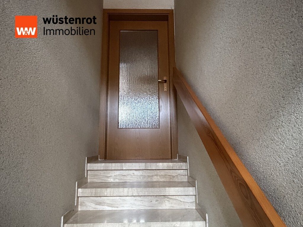 Immobilienangebot - Sulzbach-Laufen - Alle - Wohnhaus im Ortskern mit zwei Wohnungen und großem Nebengebäude